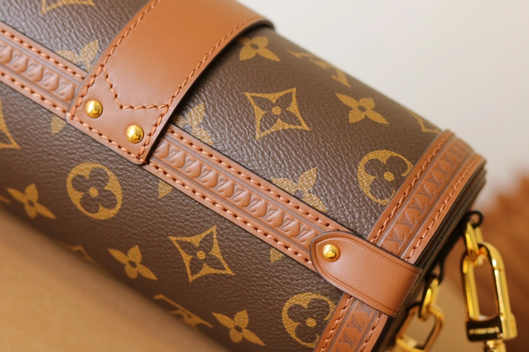 Lightweight L*ouis V*uitton Crossbody bag Top Quality HT 20231016-23 20 x 10 x 8224