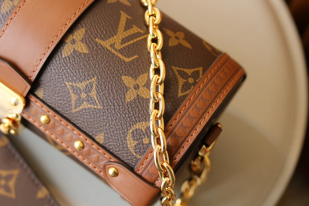 Lightweight L*ouis V*uitton Crossbody bag Top Quality HT 20231016-23 20 x 10 x 8224