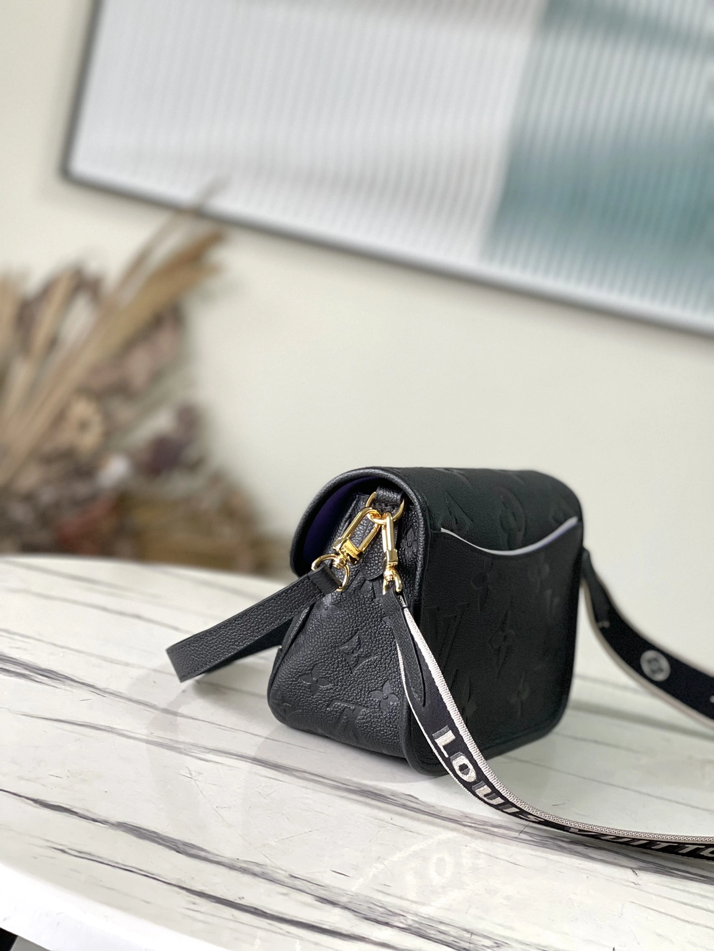 TravelReady L*ouis V*uitton Crossbody bag Top Quality HT 20231016-5 25 x 17 x 10.5 CM 8242