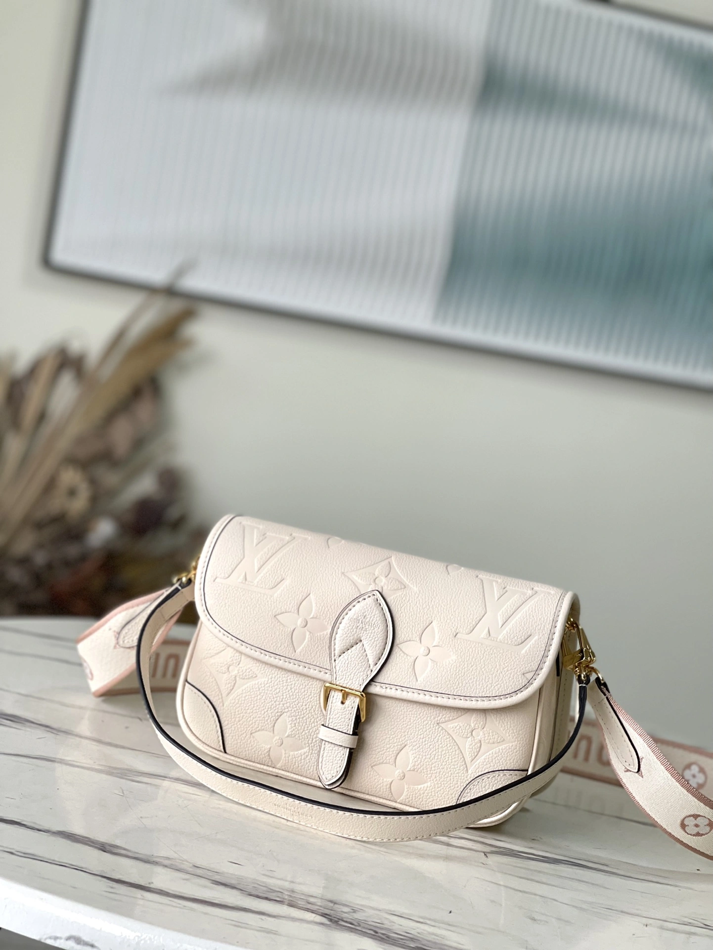 L*ouis V*uitton Crossbody bag Top Quality HT 20231016-6 25 x 17 x 10.5 CM OnTrend 8241