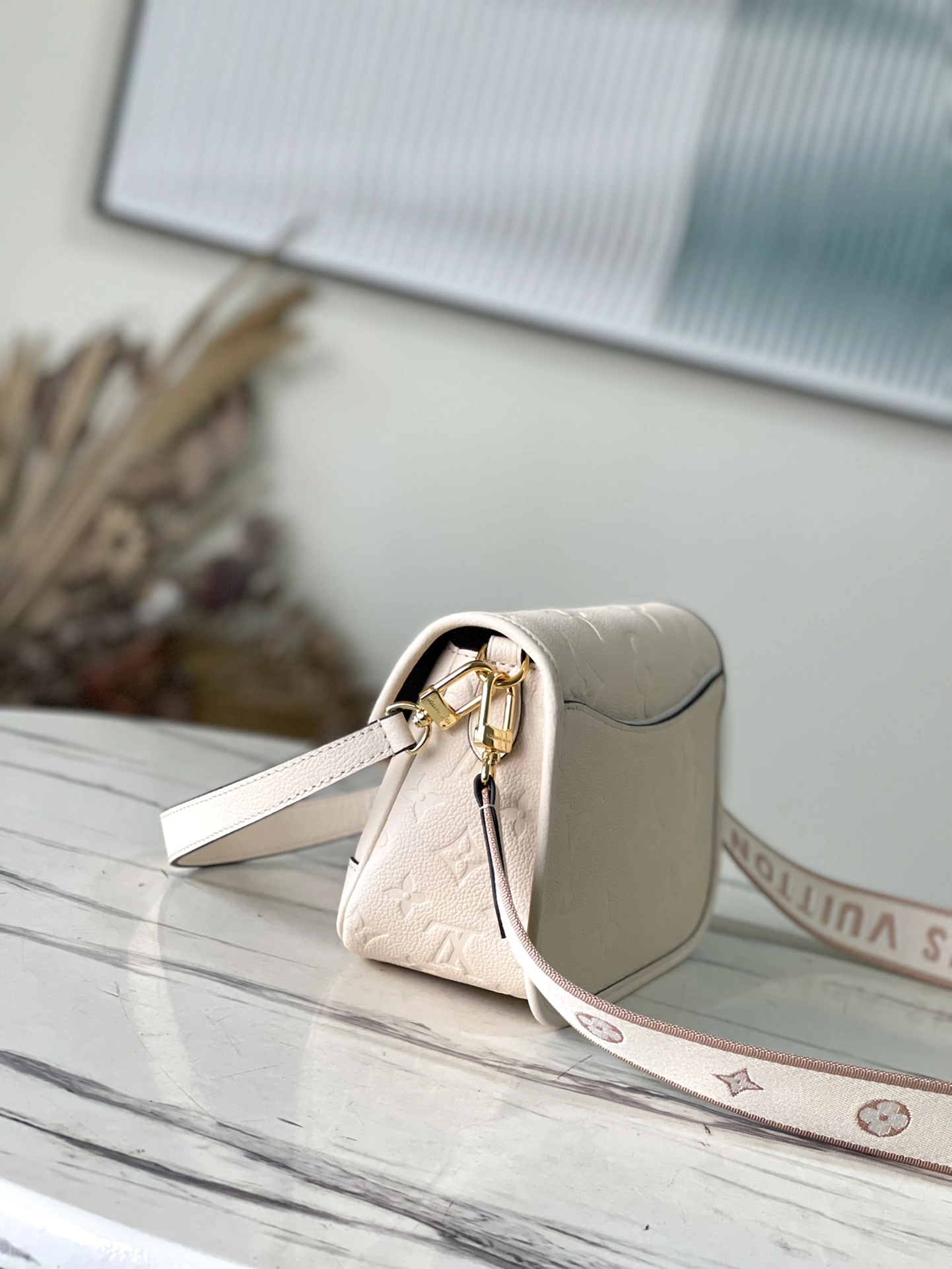 L*ouis V*uitton Crossbody bag Top Quality HT 20231016-6 25 x 17 x 10.5 CM OnTrend 8241