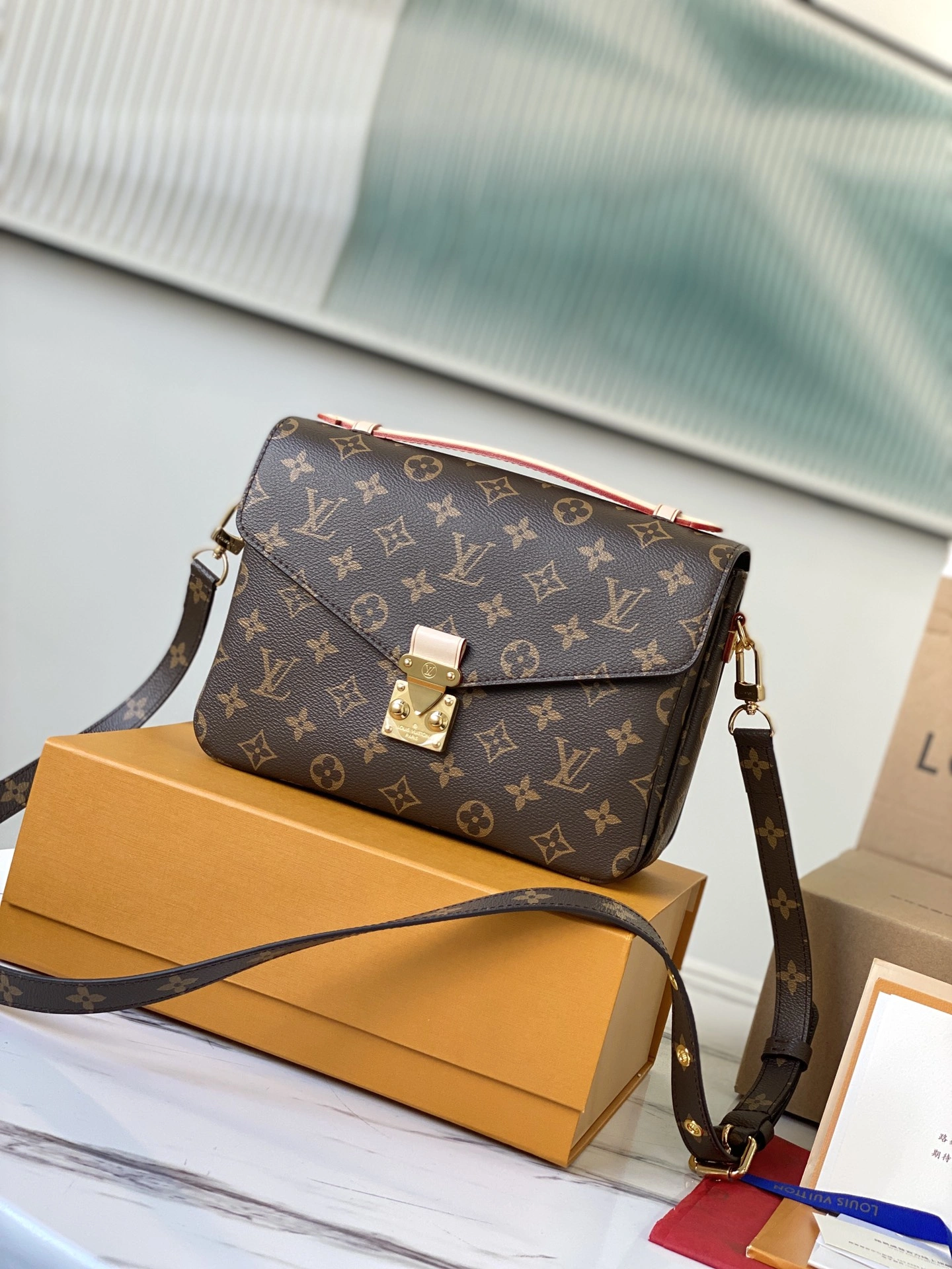 L*ouis V*uitton Crossbody bag Top Quality HT 20231016-8 25 x 19 x 9 CM Popular 8239