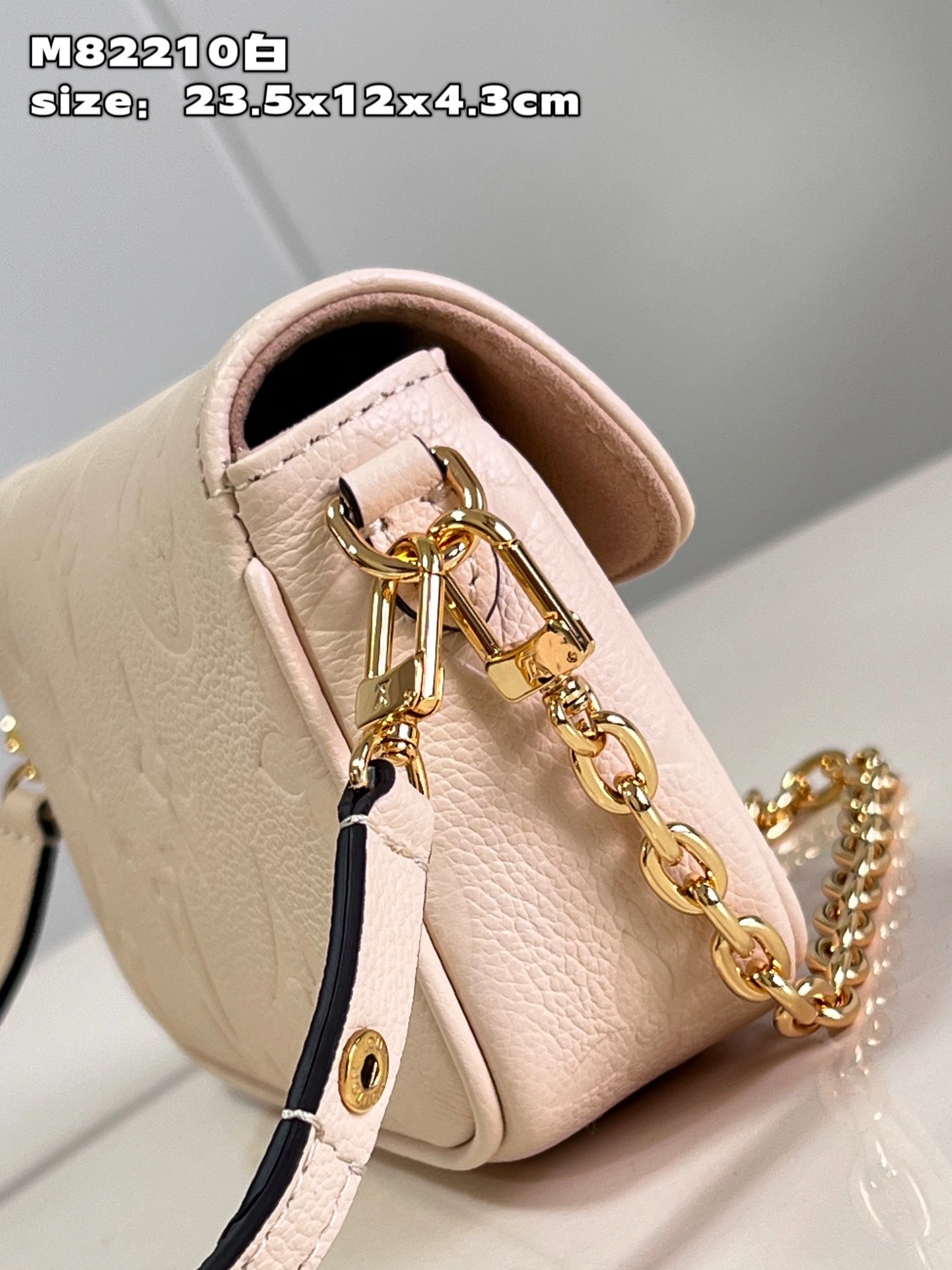 L*ouis V*uitton Crossbody bag Top Quality HT 20231016-9 23.5 x 12 x 4.3 CM SmoothTexture 8238