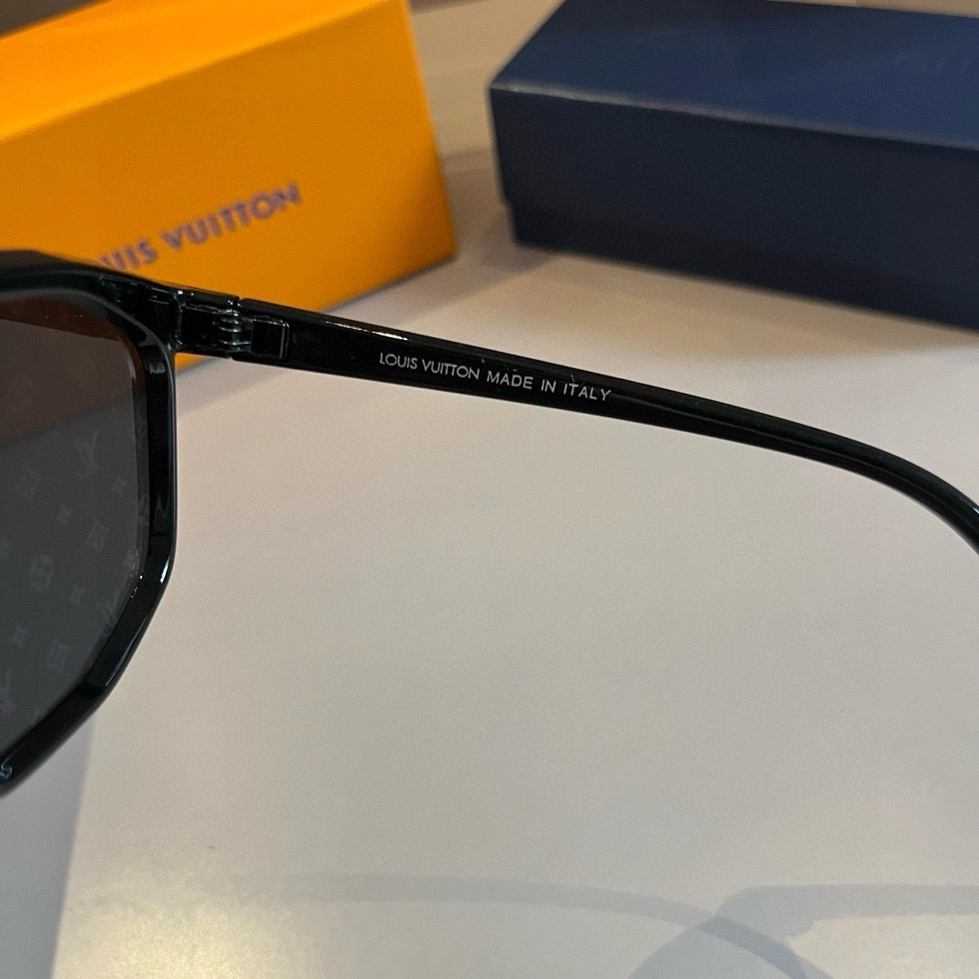 ZipUp L*ouis V*uitton Glasses Top XX 20240425- 16785