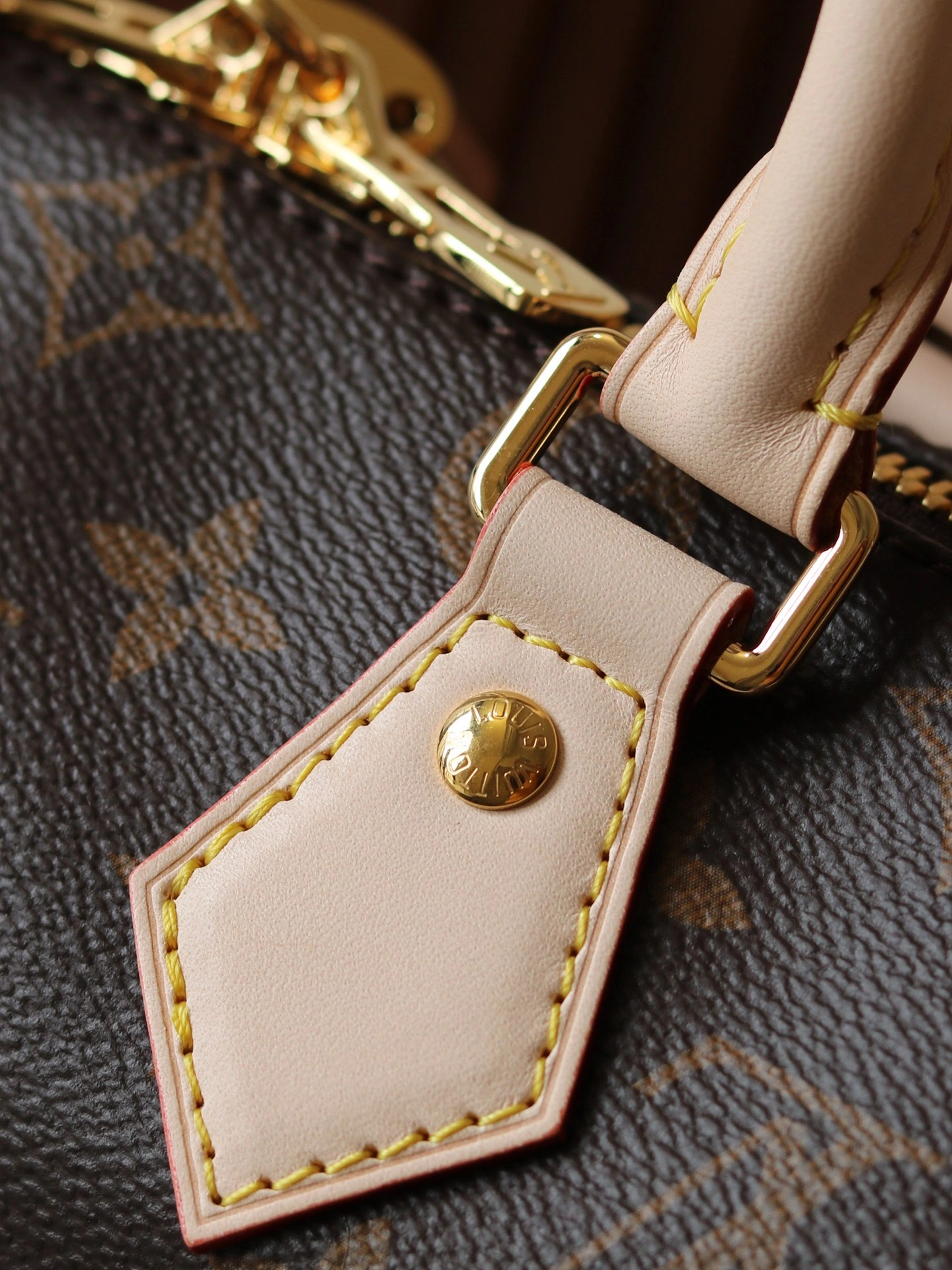 L*ouis V*uitton Handbag Top Quality HT 20231016-27 20.5 x 13.5 x TechFriendly 8220