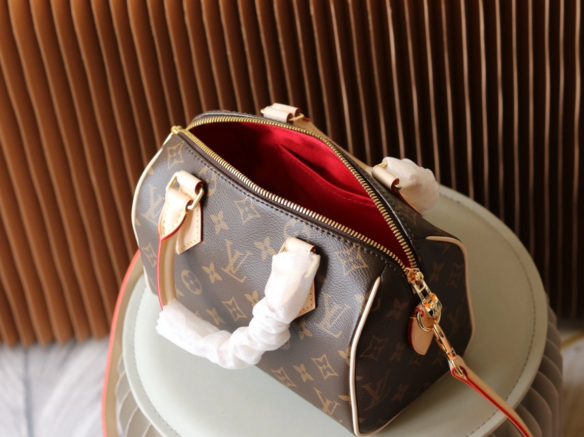 L*ouis V*uitton Handbag Top Quality HT 20231016-27 20.5 x 13.5 x TechFriendly 8220