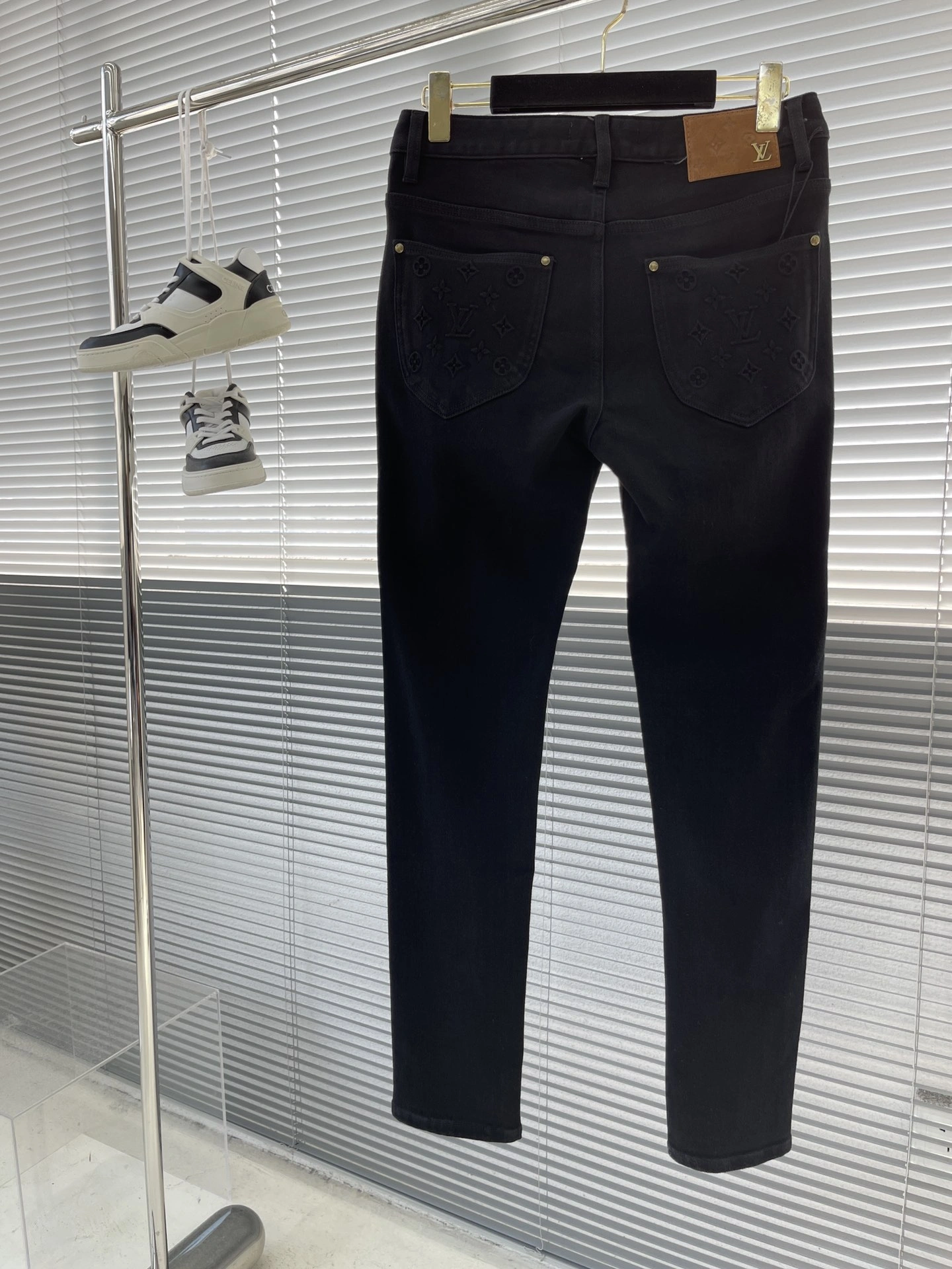 L*ouis V*uitton Pants Top Quality AZ 20231027- Snug 12959