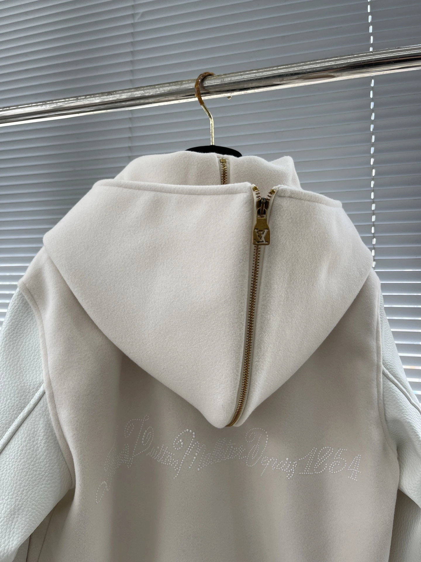 EyeCatching L*ouis V*uitton Sweater & Cardigan Top Quality D17 20240820- 12579