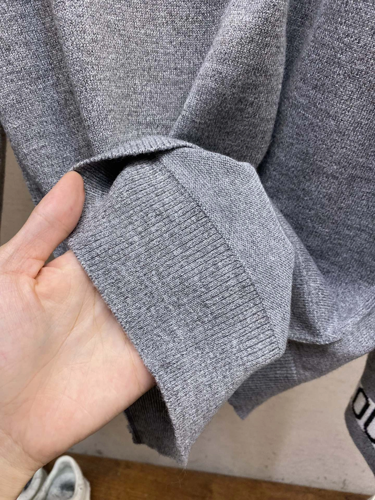 Lightweight L*ouis V*uitton Sweater Top Quality AZ 20231026- 12964