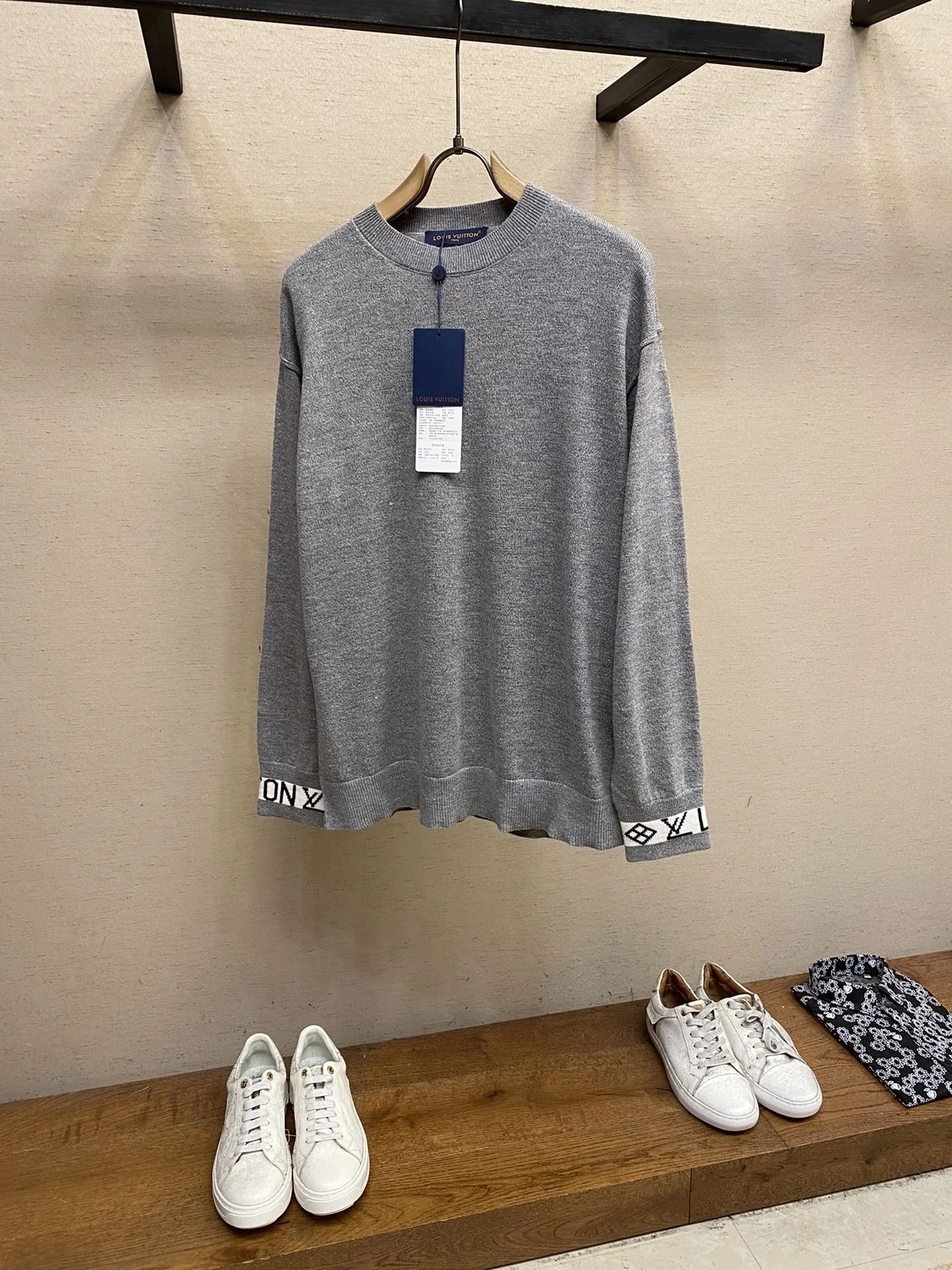 Lightweight L*ouis V*uitton Sweater Top Quality AZ 20231026- 12964