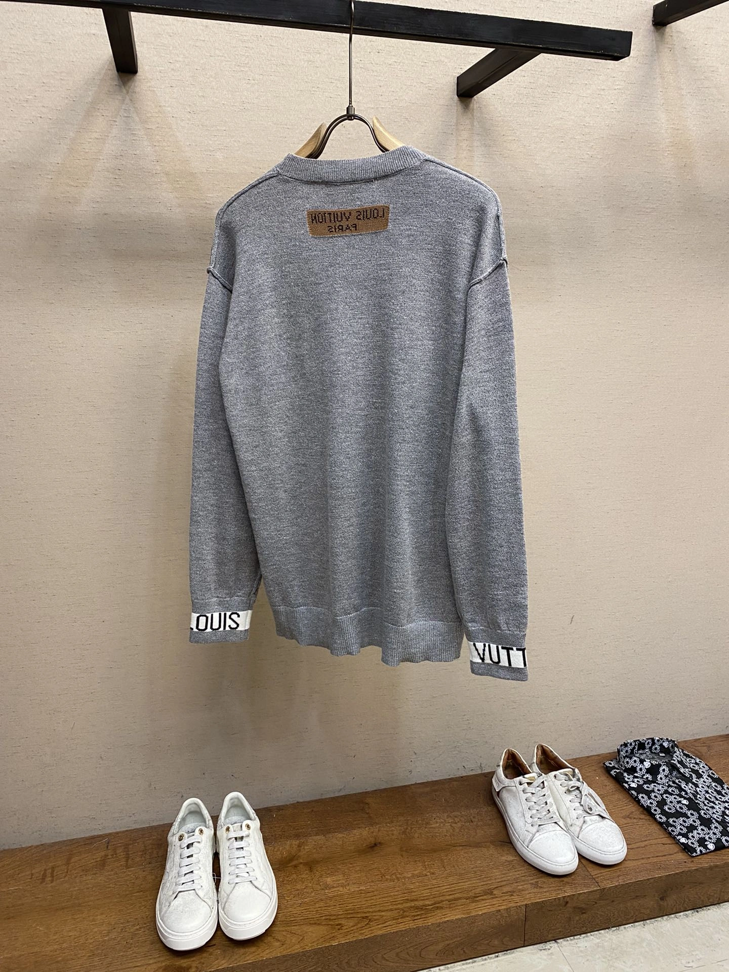 Lightweight L*ouis V*uitton Sweater Top Quality AZ 20231026- 12964