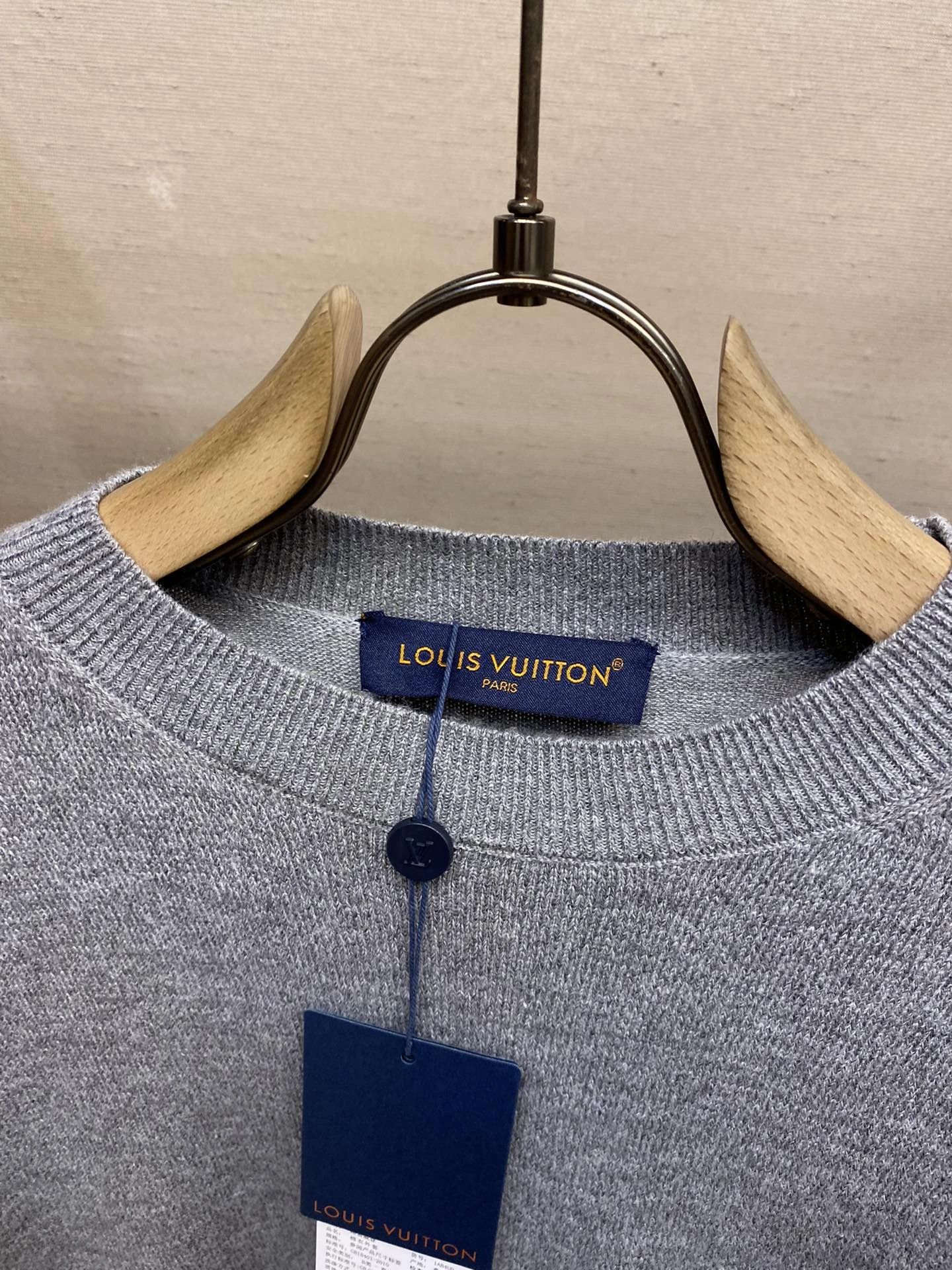 Lightweight L*ouis V*uitton Sweater Top Quality AZ 20231026- 12964
