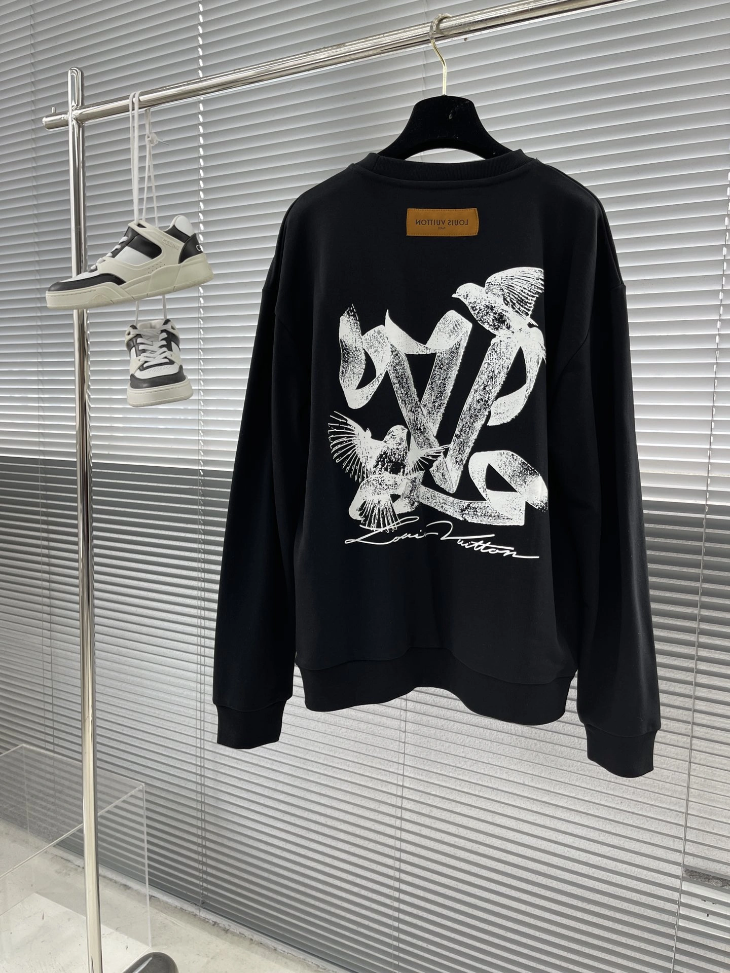 Modern L*ouis V*uitton Sweatshirt Top Quality AZ 20231023- 12988