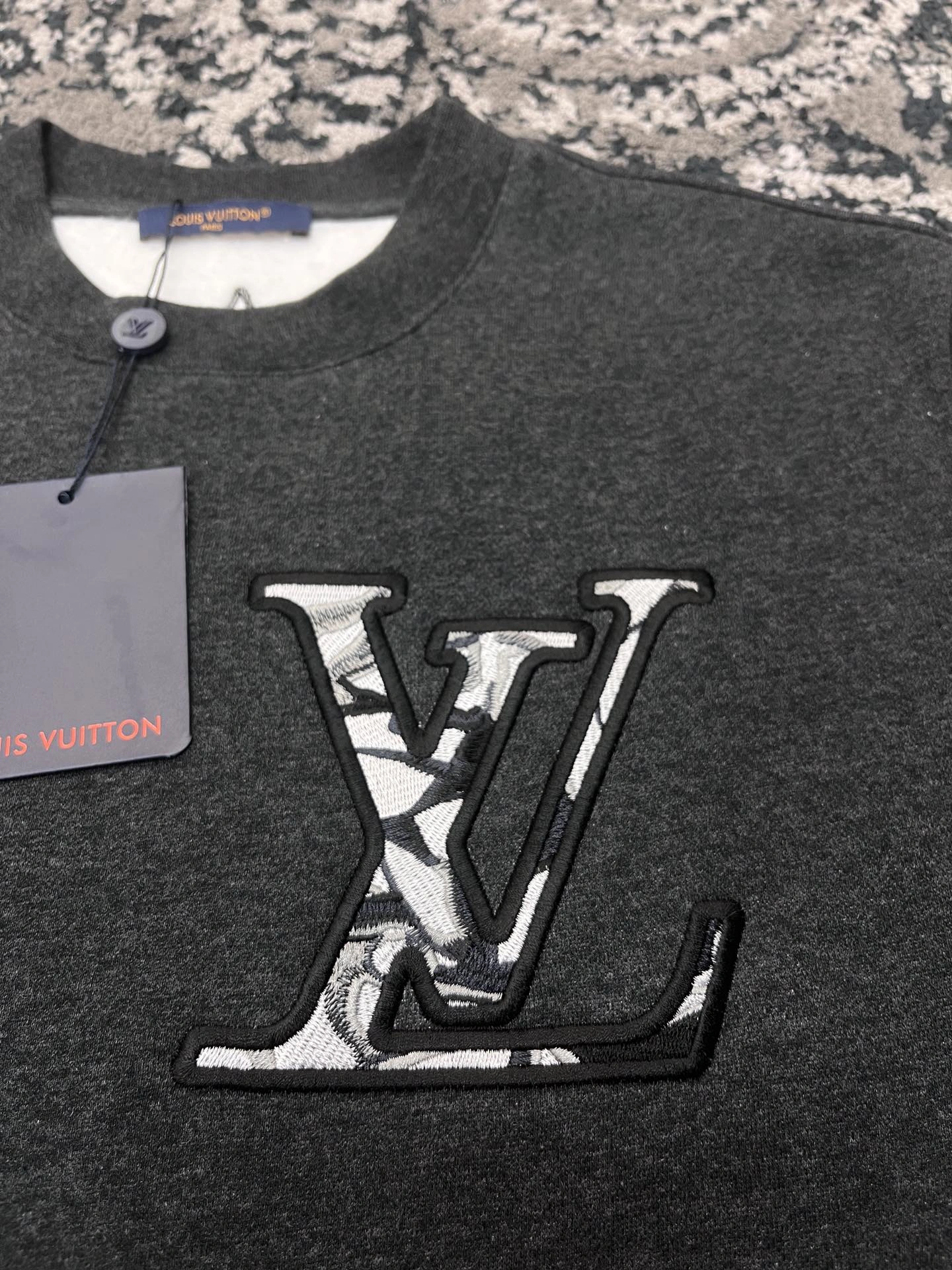 Flexible L*ouis V*uitton Sweatshirt Top Quality D17 20231030- 12928