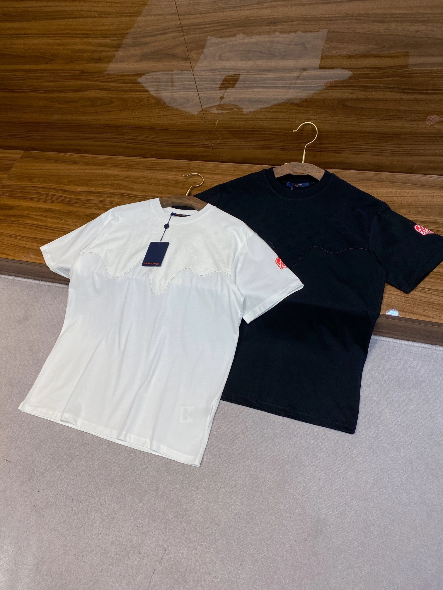 FashionForward L*ouis V*uitton T-shirt Top Quality D17 2020405- 12813
