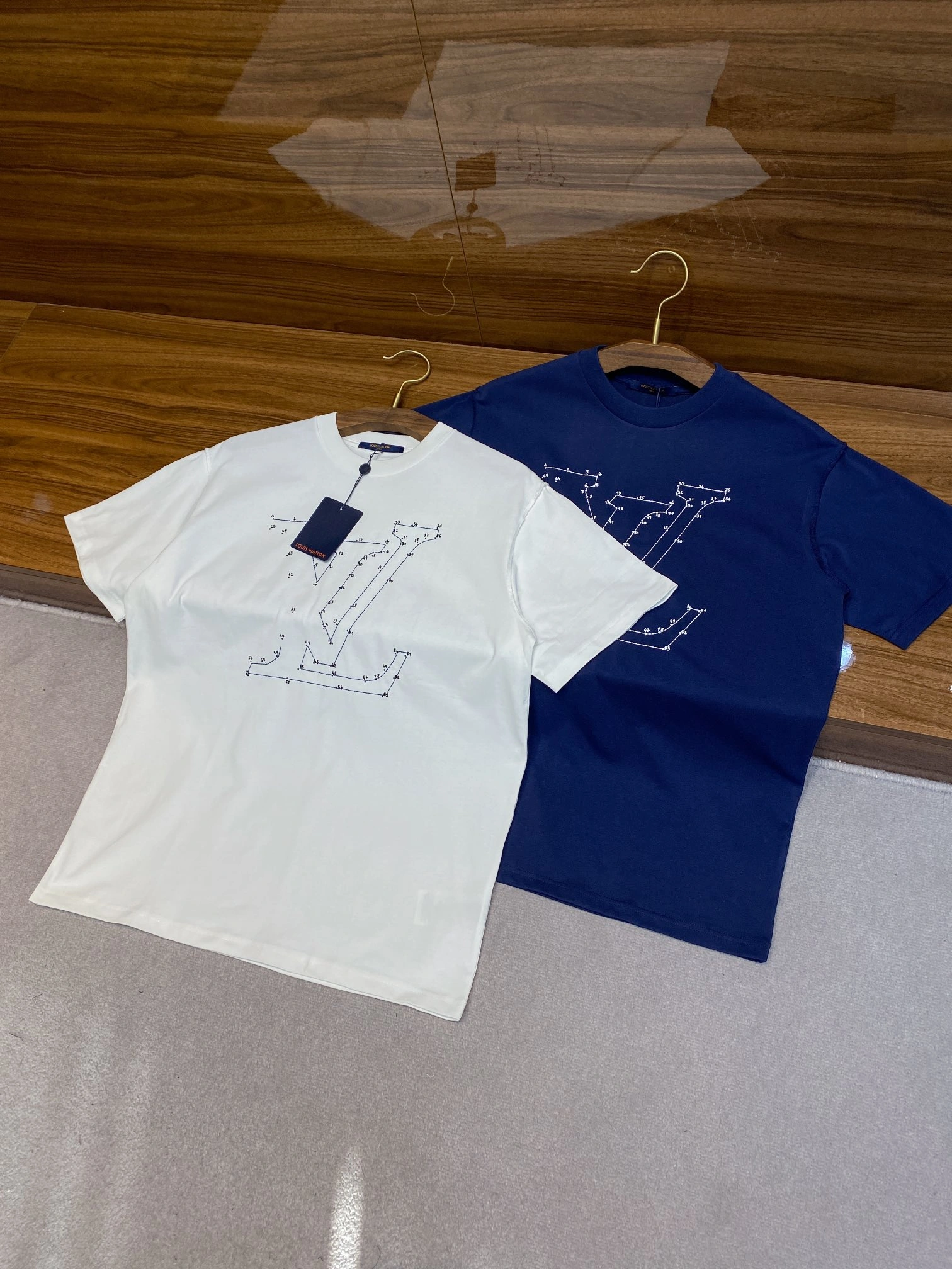 L*ouis V*uitton T-shirt Top Quality D17 2020405- Lightweight 12811