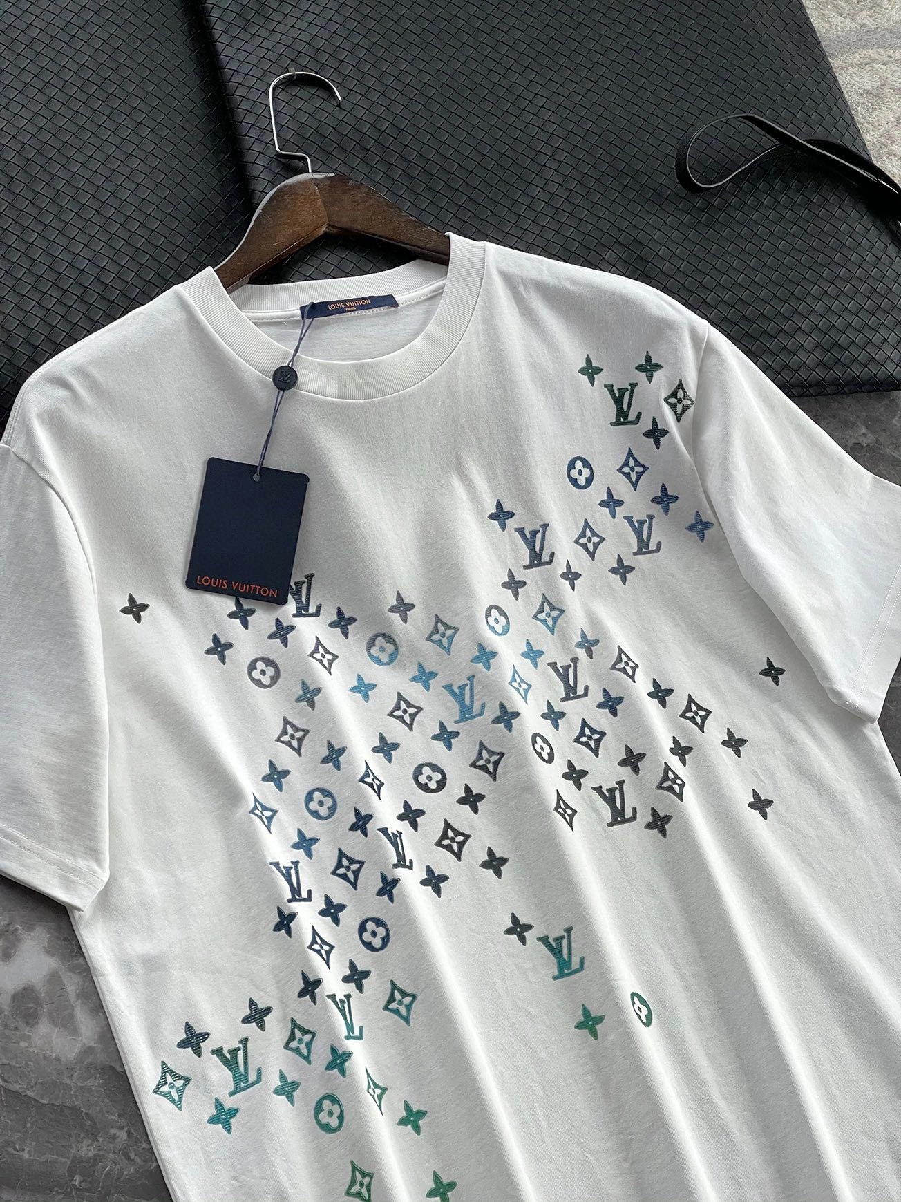 TimelessDesign L*ouis V*uitton T-shirt Top Quality D17 20240410- 12804
