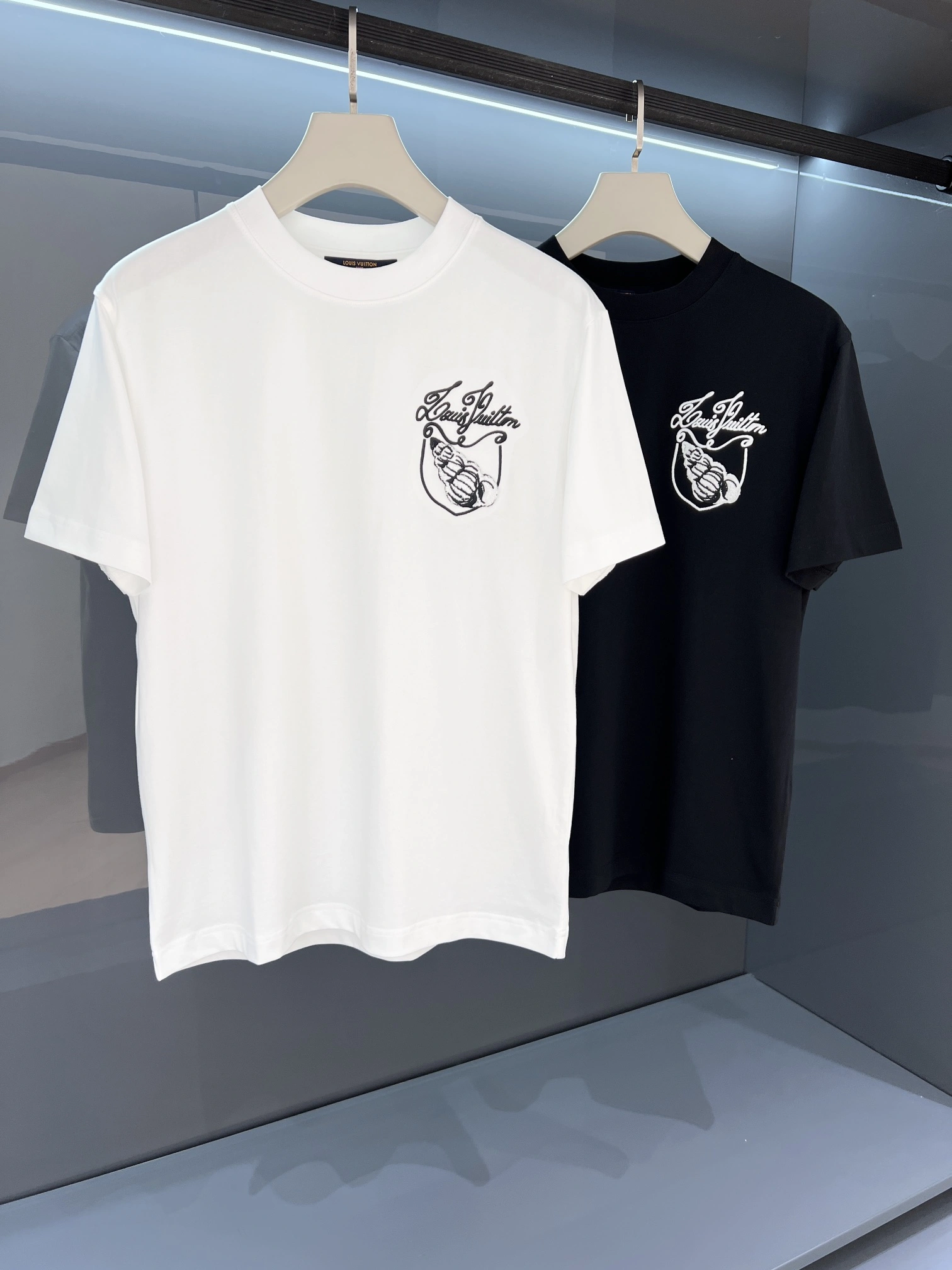 Bold L*ouis V*uitton T-shirt Top Quality D17 20240413- 12794