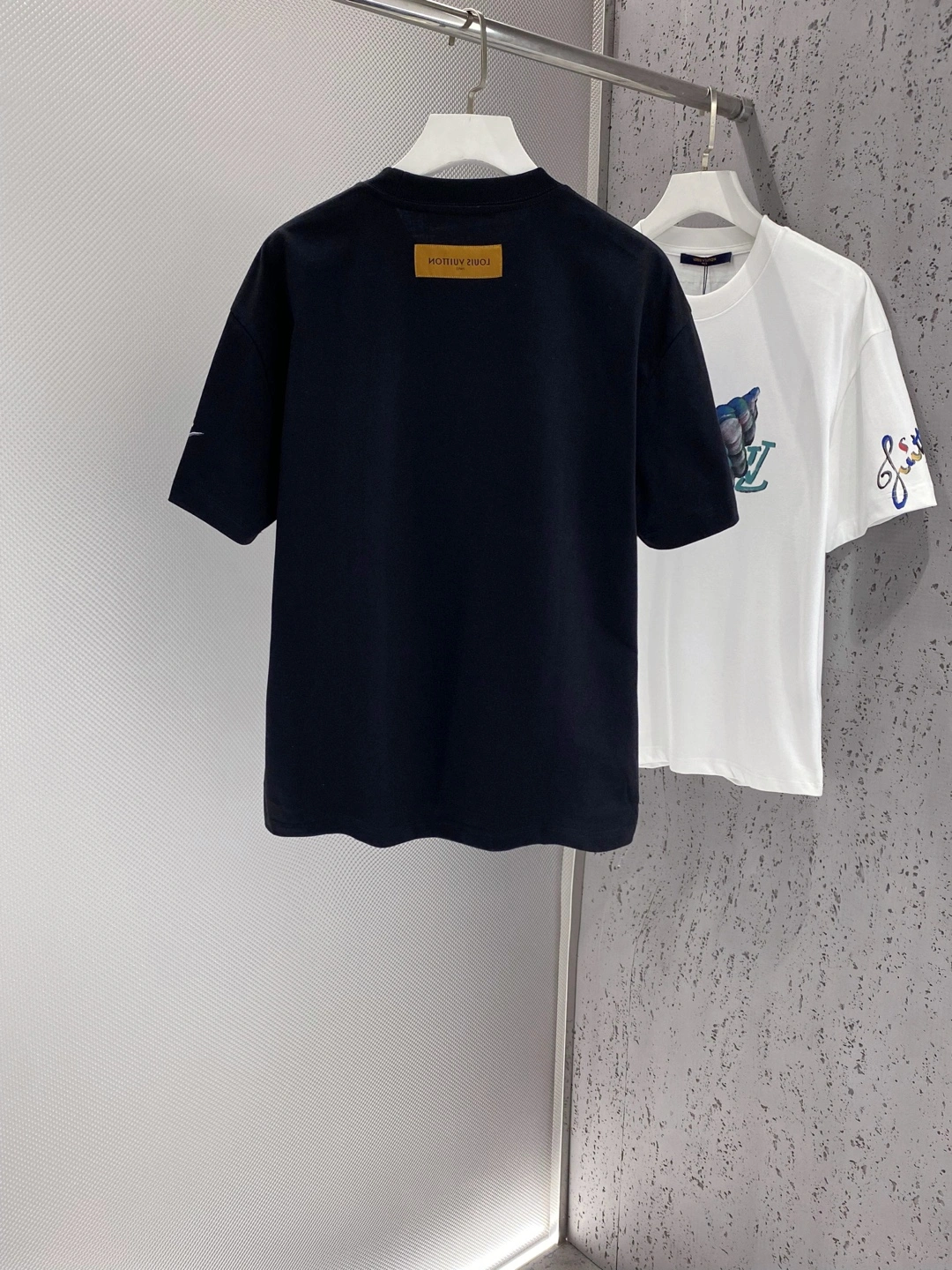Snug L*ouis V*uitton T-shirt Top Quality D17 20240426- 12729