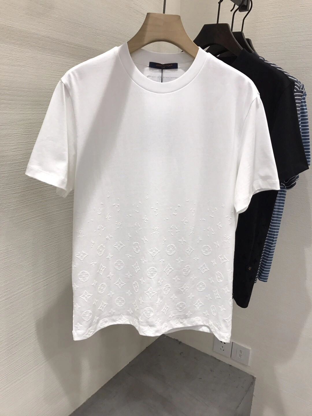 L*ouis V*uitton T-shirt Top Quality D17 20240426- Stylish 12734