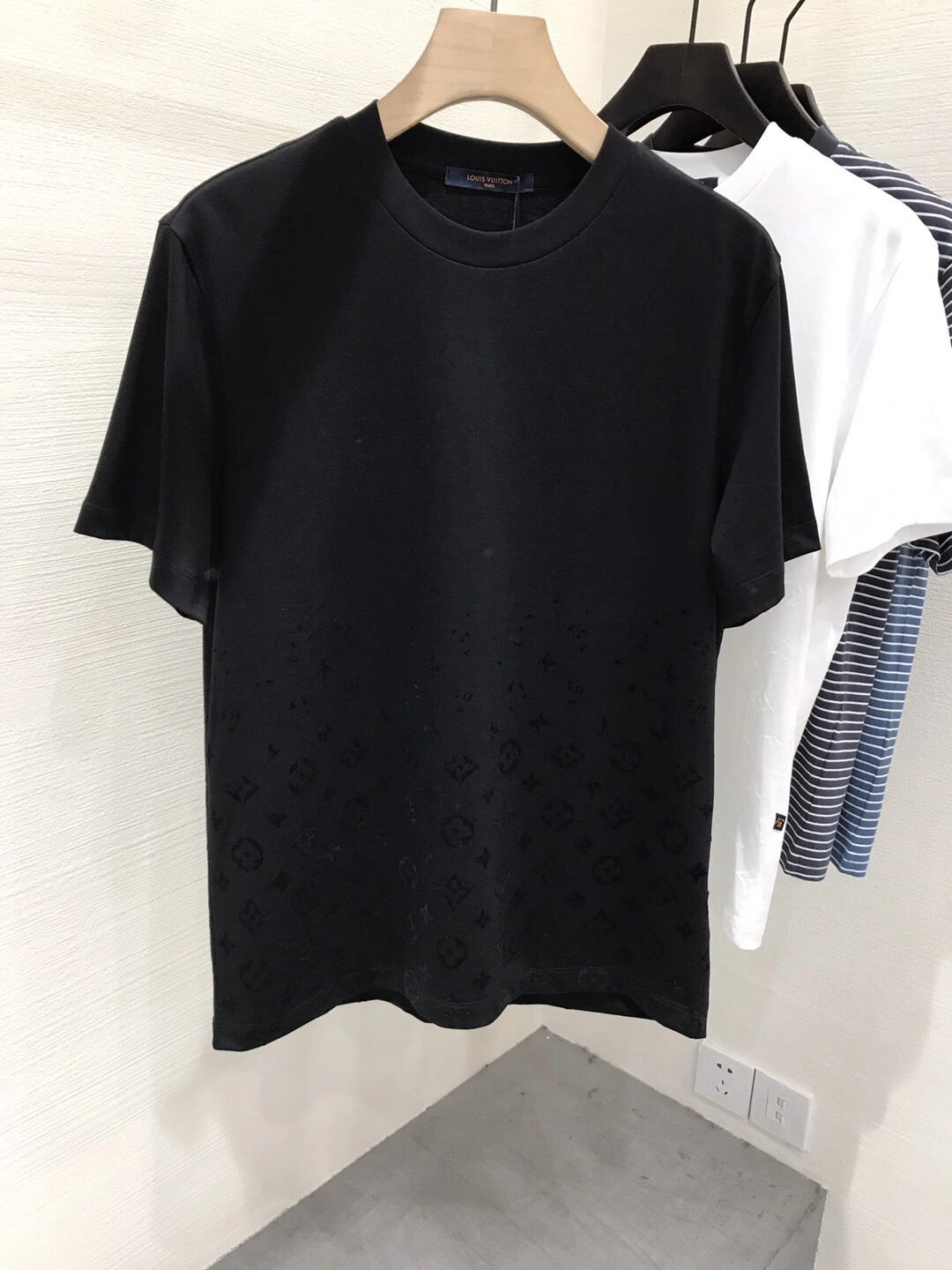 L*ouis V*uitton T-shirt Top Quality D17 20240426- Stylish 12734
