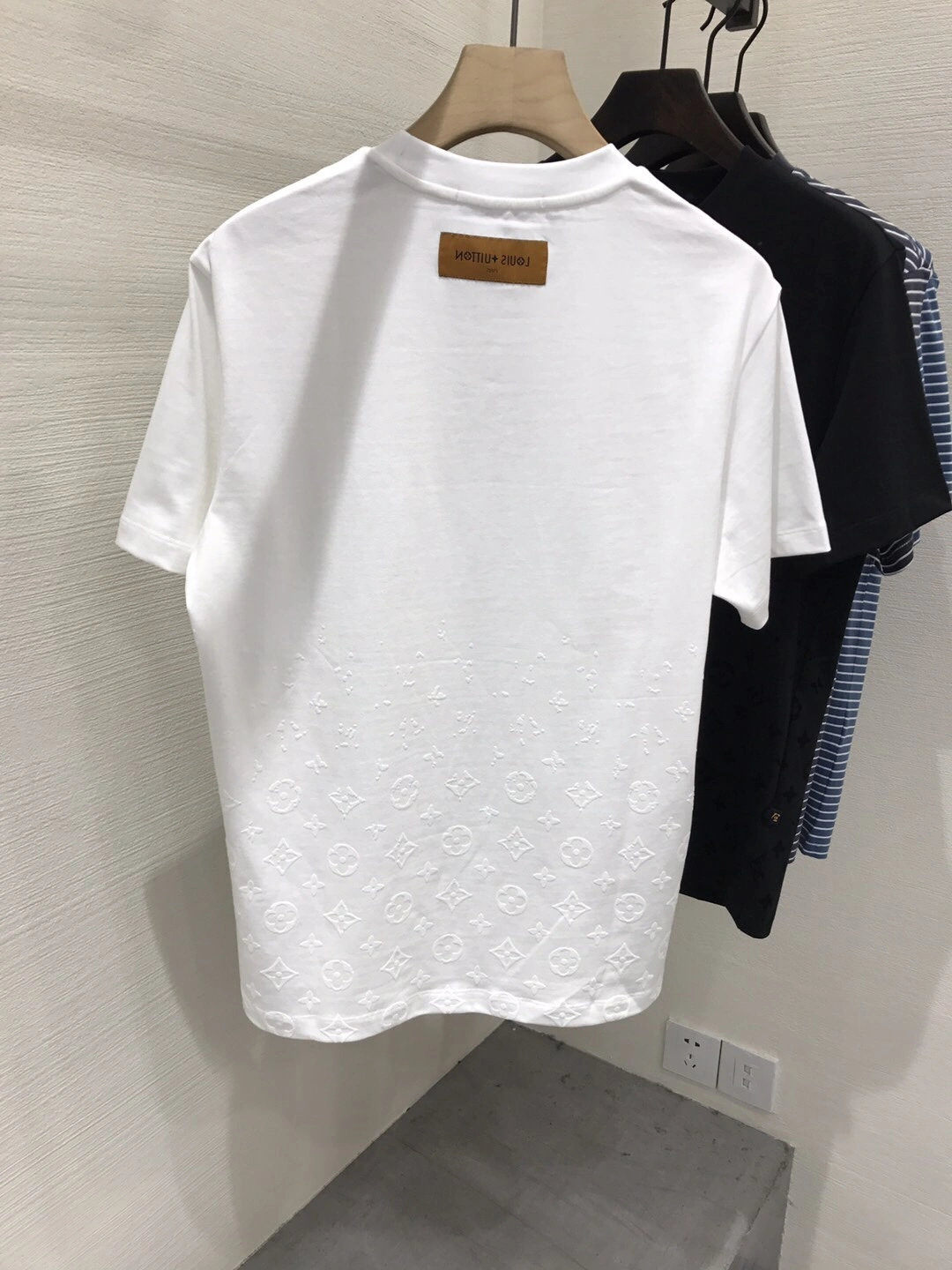 L*ouis V*uitton T-shirt Top Quality D17 20240426- Stylish 12734