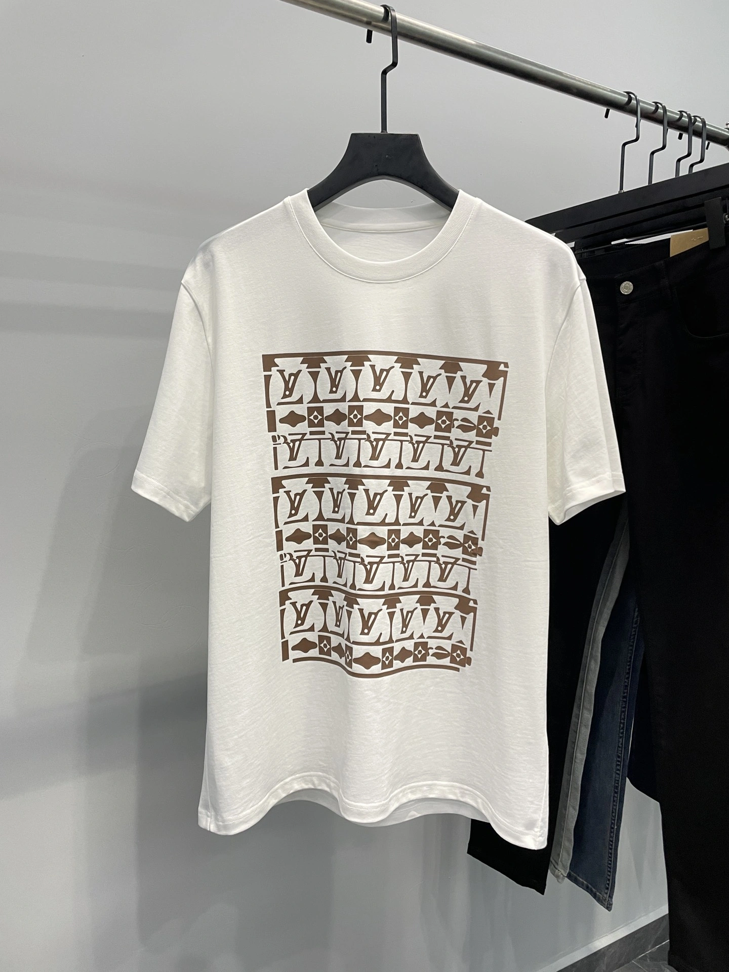 EasyMatch L*ouis V*uitton T-shirt Top Quality D17 20240511- 12681
