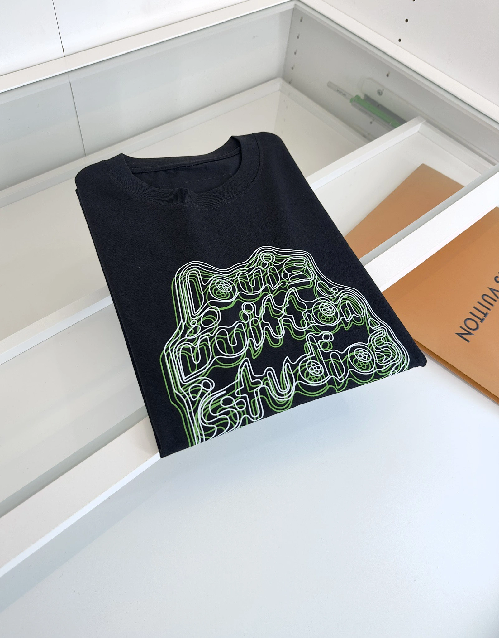 Vibrant L*ouis V*uitton T-shirt Top Quality D17 20240512- 12675