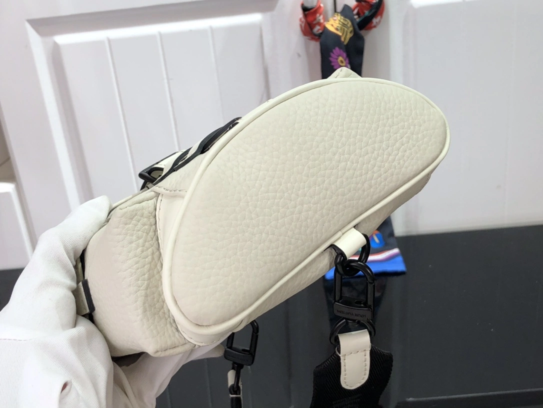 Lightweight L*ouis V*uitton Top Bag 14*19.5*5cm 8409