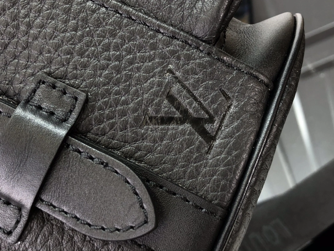 Timeless L*ouis V*uitton Top Bag 14*19.5*5cm 8408