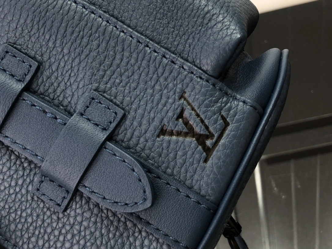 Youthful L*ouis V*uitton Top Bag 14*19.5*5cm 8407