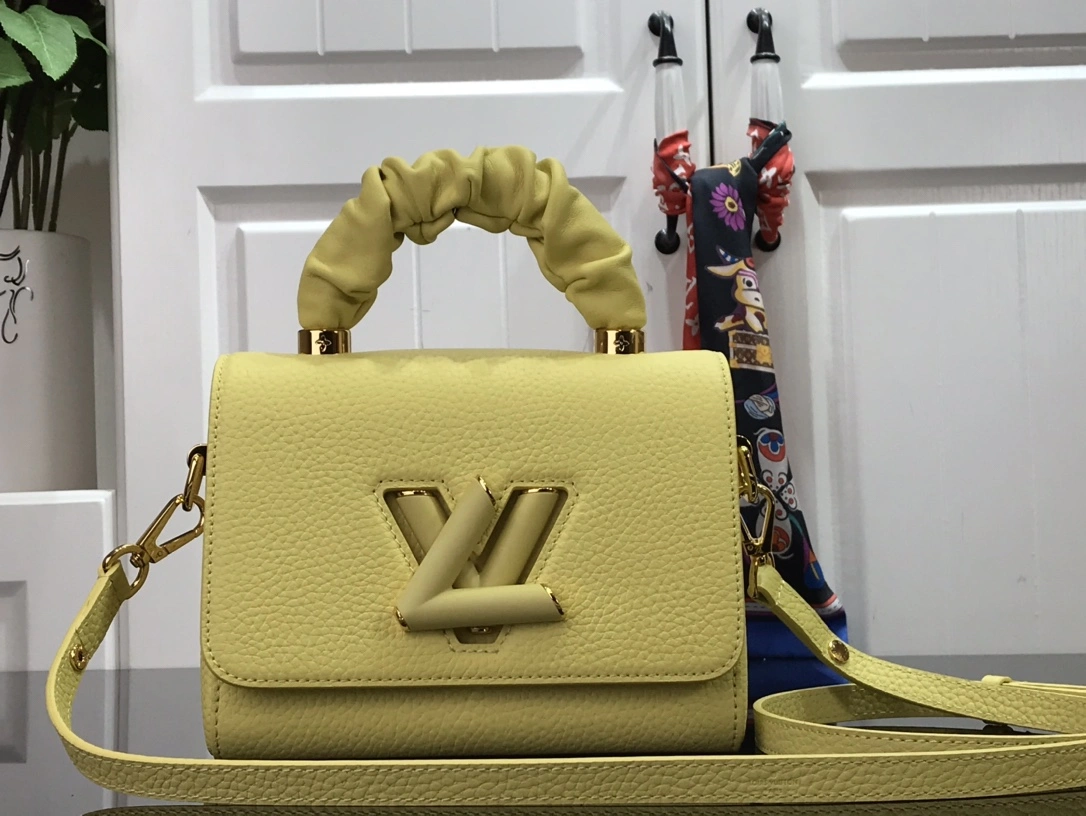 Vibrant L*ouis V*uitton Top Bag 18*13*8cm 8452