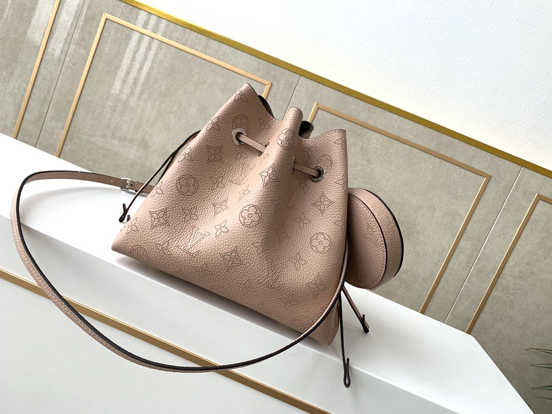 L*ouis V*uitton Top Bag 19 x 22 x 14 cm Stretchable 8535