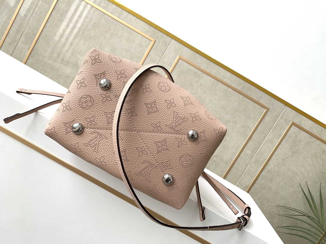 L*ouis V*uitton Top Bag 19 x 22 x 14 cm Stretchable 8535