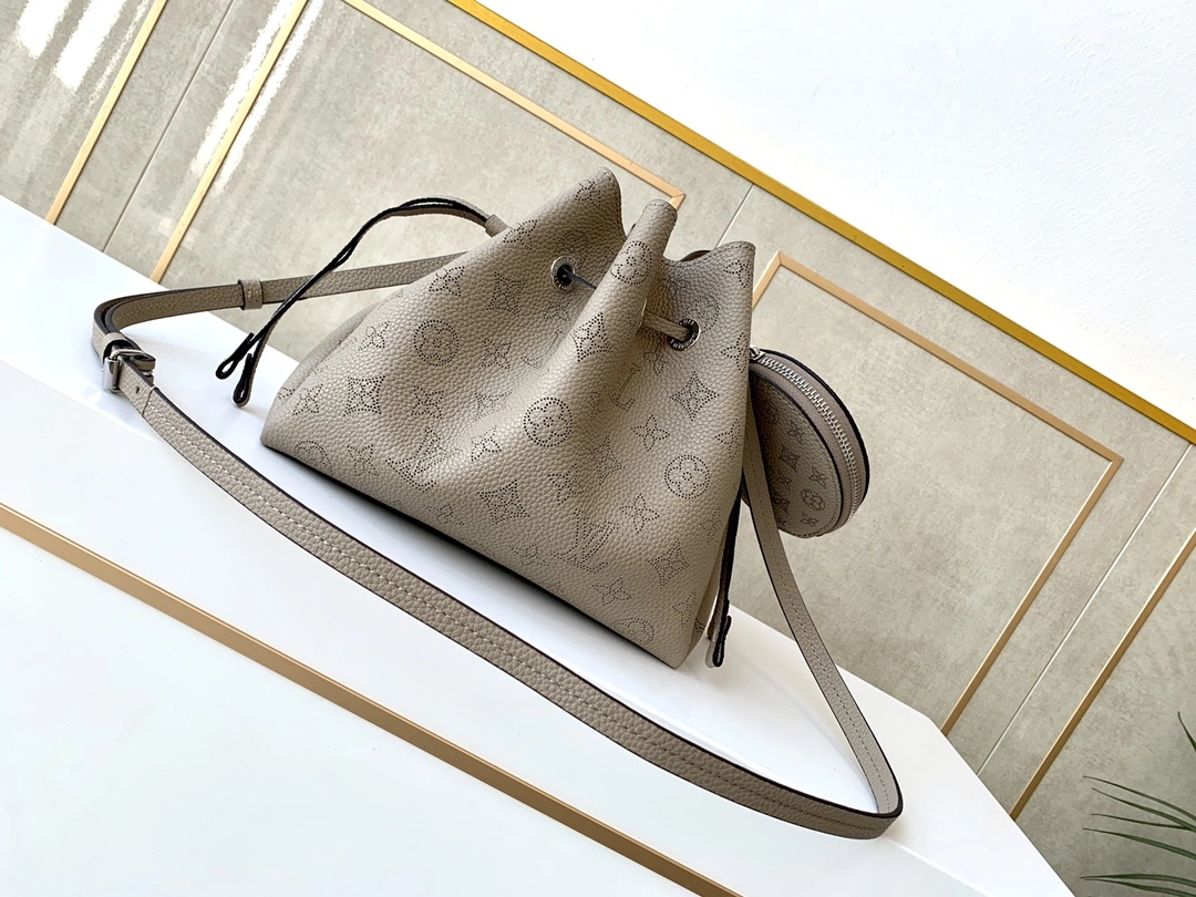 Trendy L*ouis V*uitton Top Bag 19 x 22 x 14 cm 8533