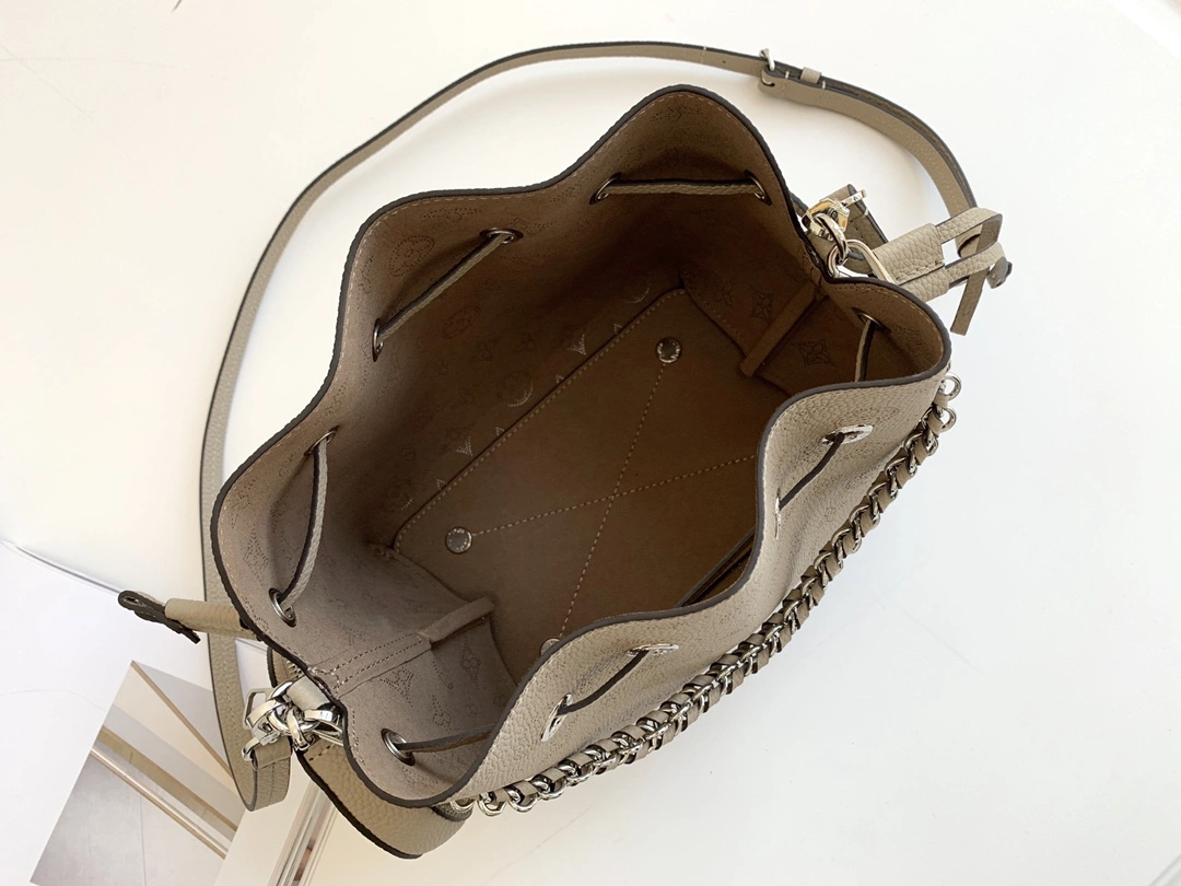 Trendy L*ouis V*uitton Top Bag 19 x 22 x 14 cm 8533