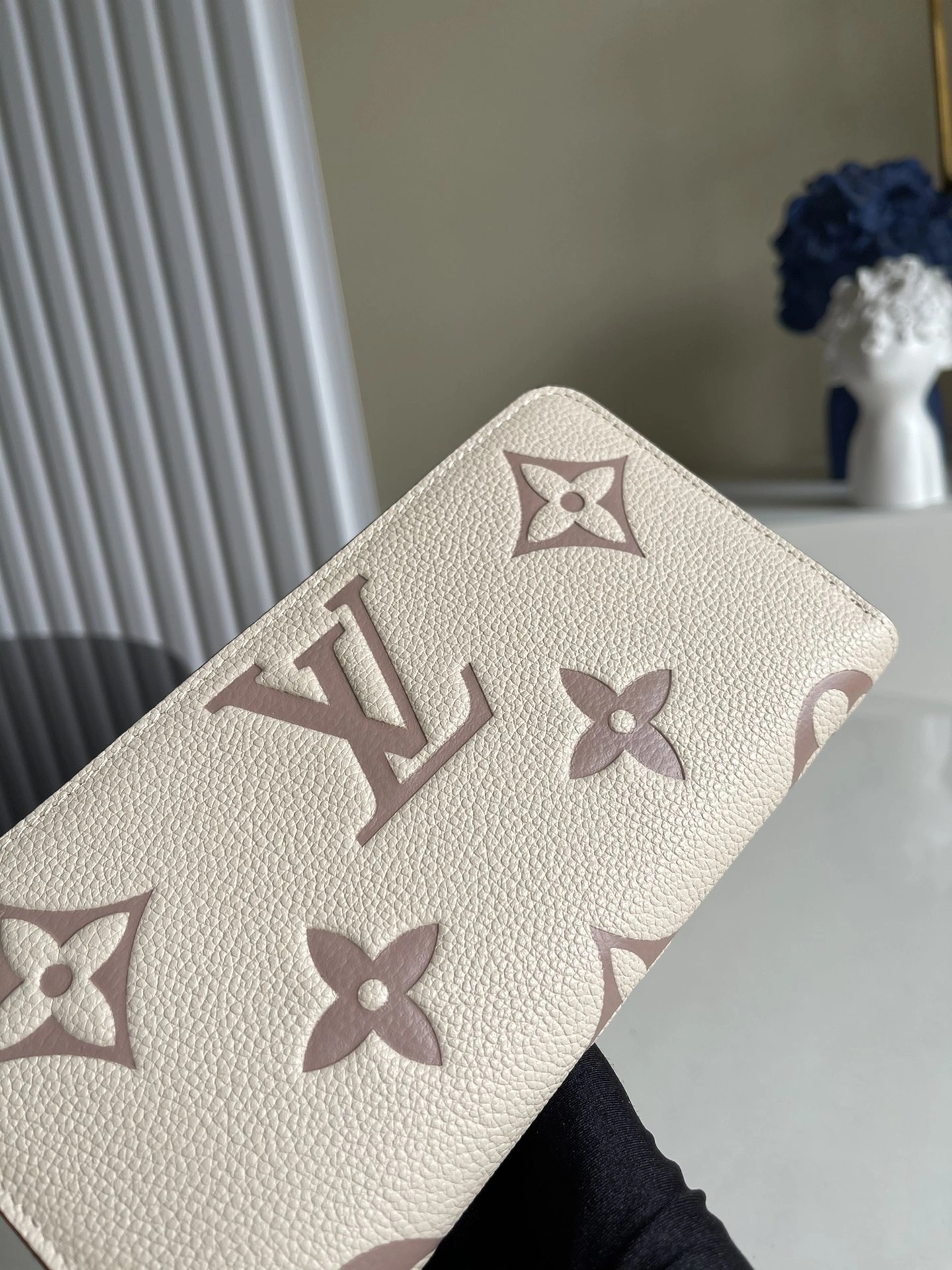 L*ouis V*uitton Top Bag 19.5*10.5*2.5cm Original 8630