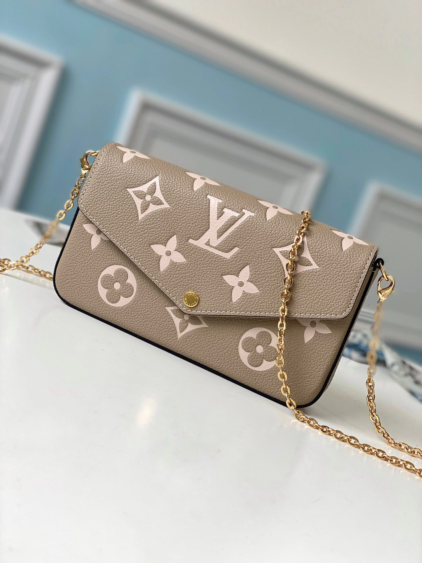 L*ouis V*uitton Top Bag 21.0 x 12.0 x 3.0cm WeatherProof 8605