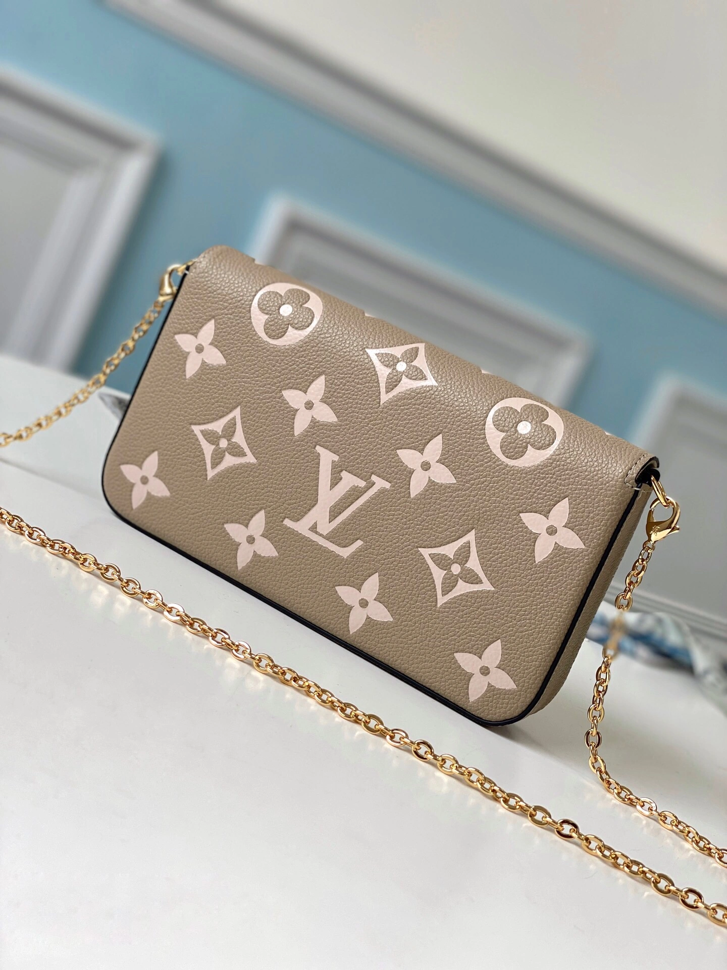 L*ouis V*uitton Top Bag 21.0 x 12.0 x 3.0cm WeatherProof 8605