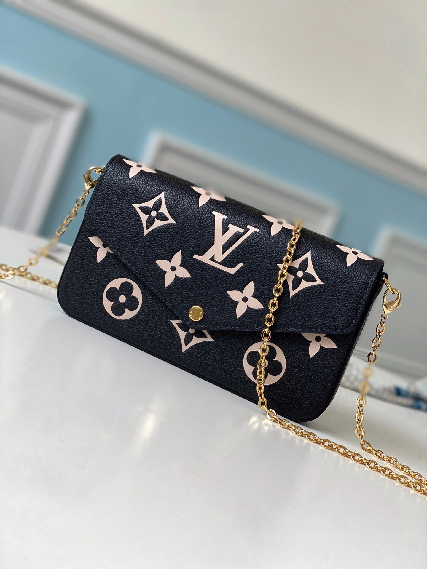 L*ouis V*uitton Top Bag 21.0 x 12.0 x 3.0cm WeatherProof 8605