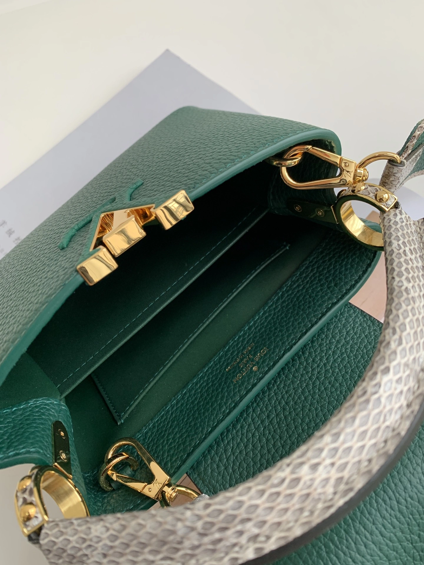 L*ouis V*uitton Top Bag 21x14x8cm Seasonal 8551