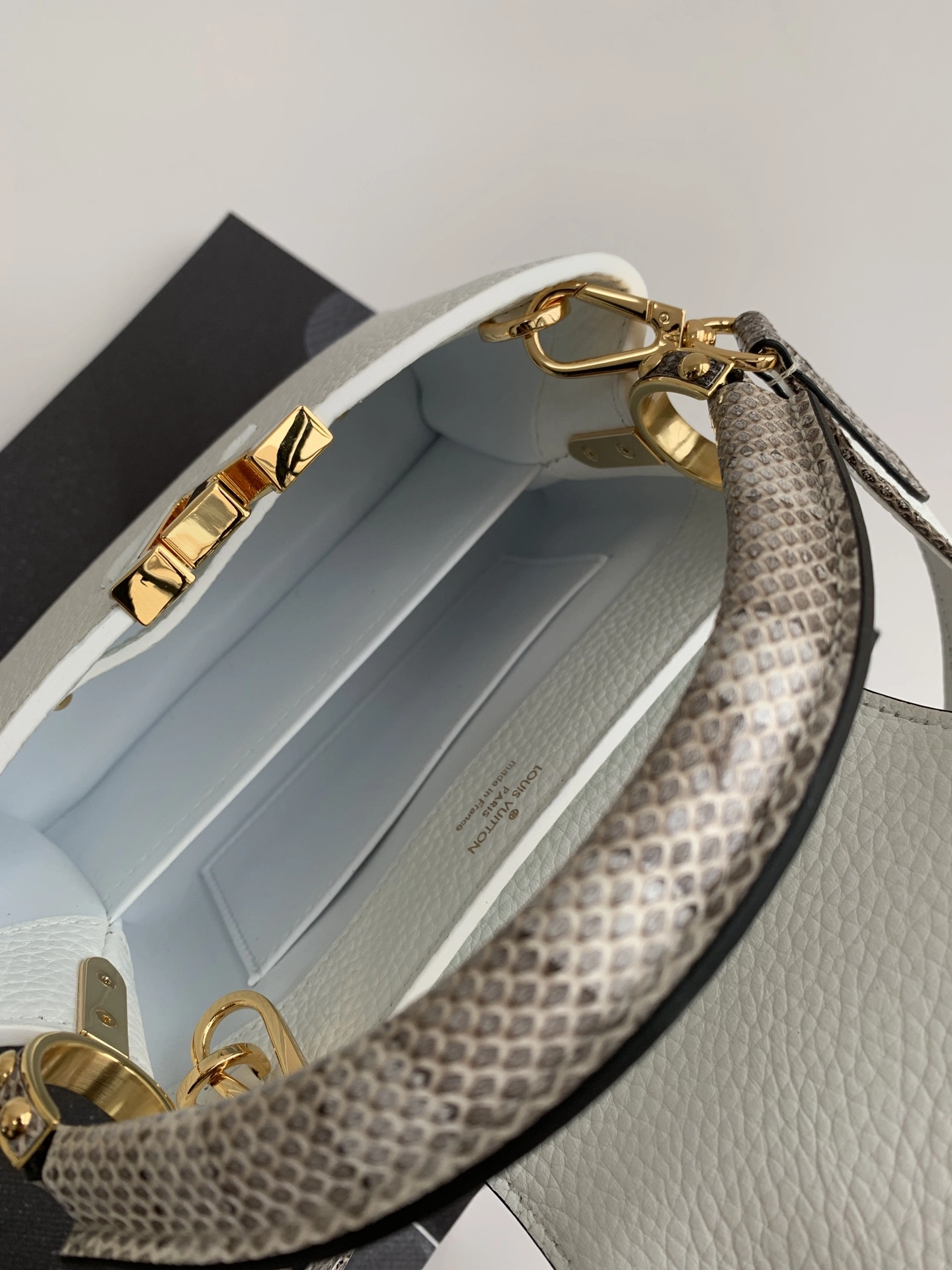 L*ouis V*uitton Top Bag 21x14x8cm Sporty 8552