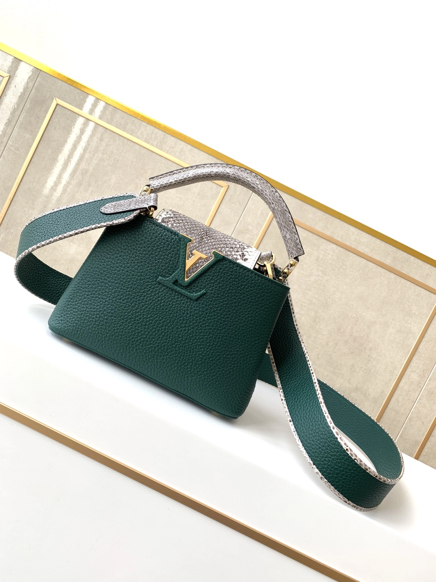 L*ouis V*uitton Top Bag 21x14x8cm Seasonal 8551