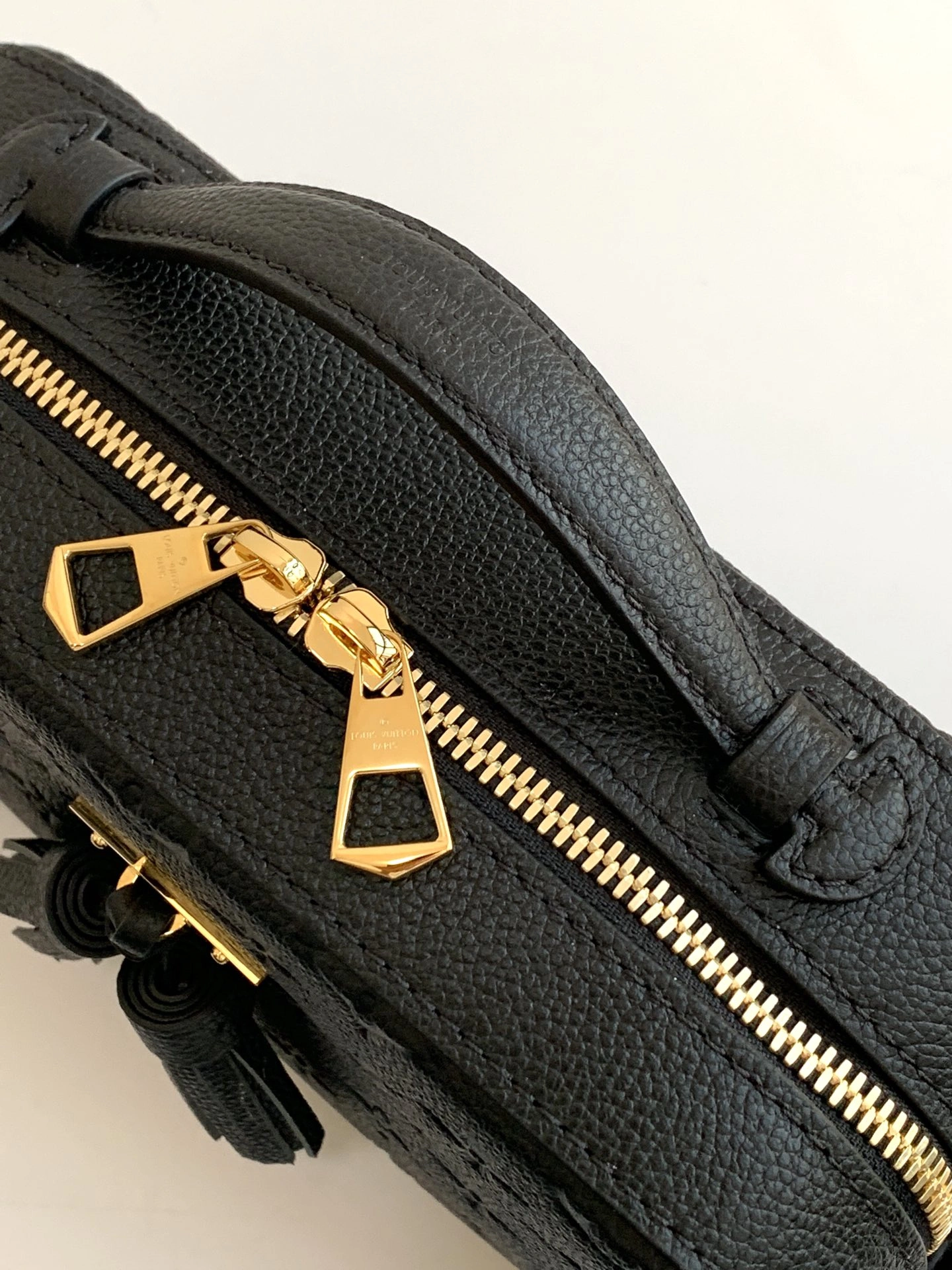 Functional L*ouis V*uitton Top Bag 22 x 16 x 8 cm 8538