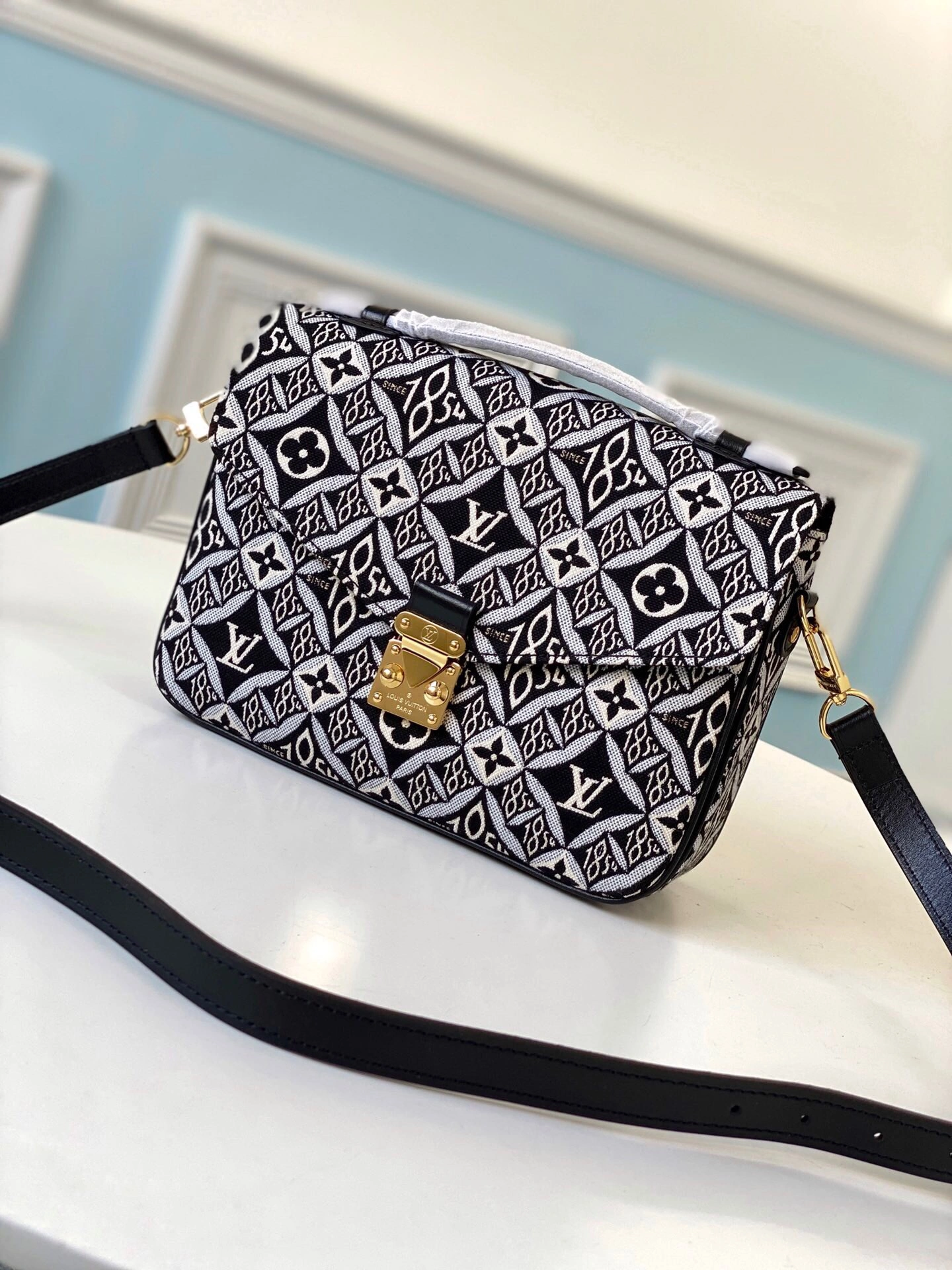Durable L*ouis V*uitton Top Bag 25 x 19 x 7 cm 8608