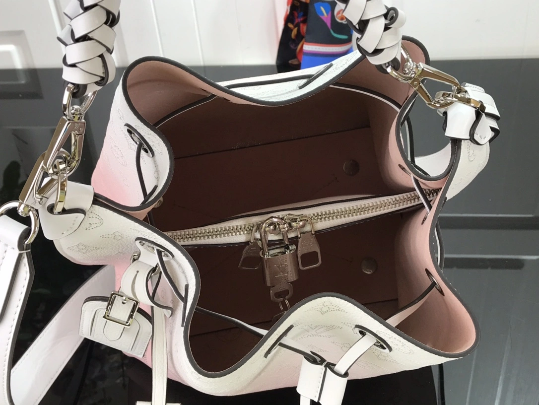 Chic L*ouis V*uitton Top Bag 25 x 25 x 20 cm 8564