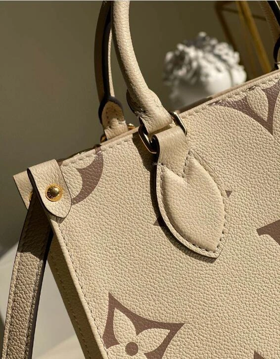 Effortless L*ouis V*uitton Top Bag 25*19*11.5cm 8633