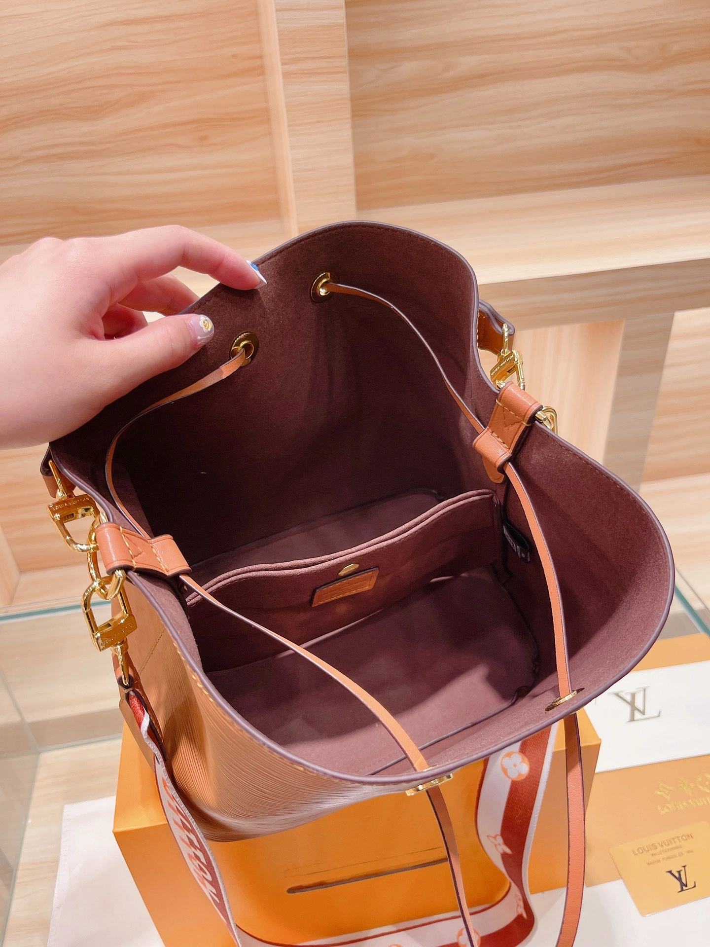 L*ouis V*uitton Top Bag 25*26cm OnTrend 8441