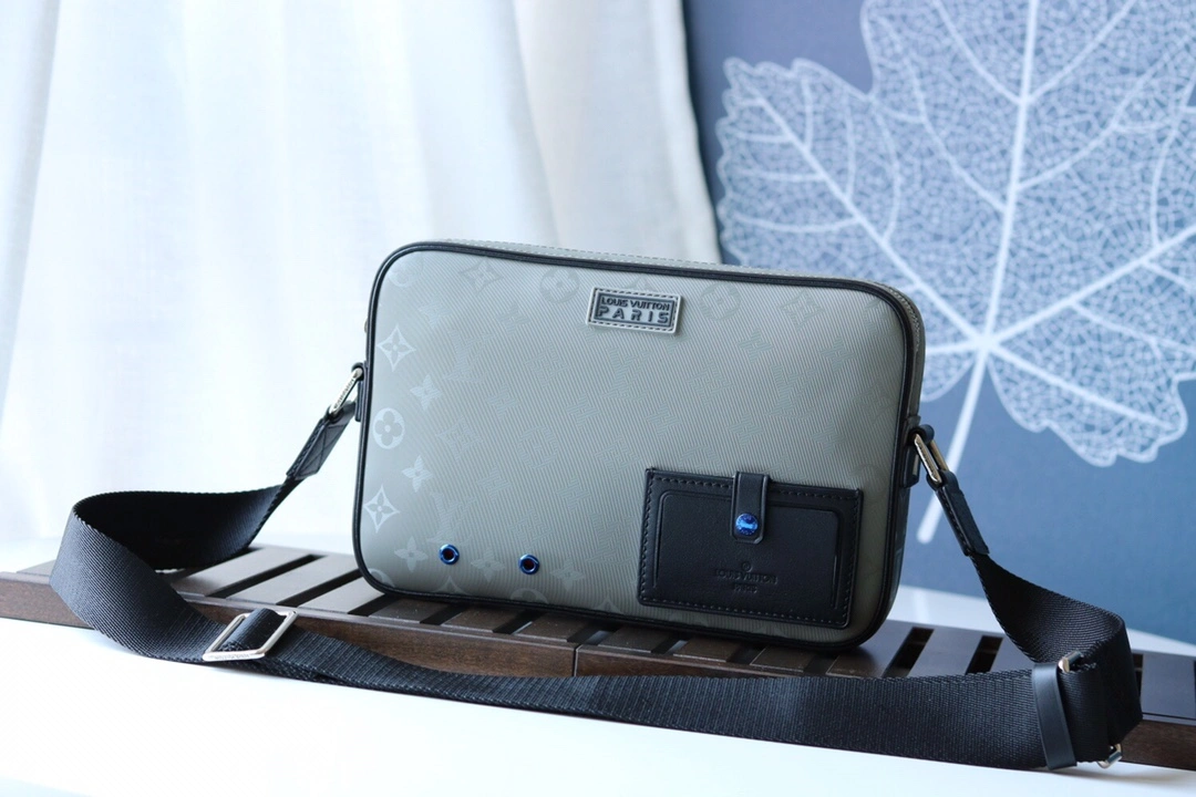 Sporty L*ouis V*uitton Top Bag 26x17x5CM 8642