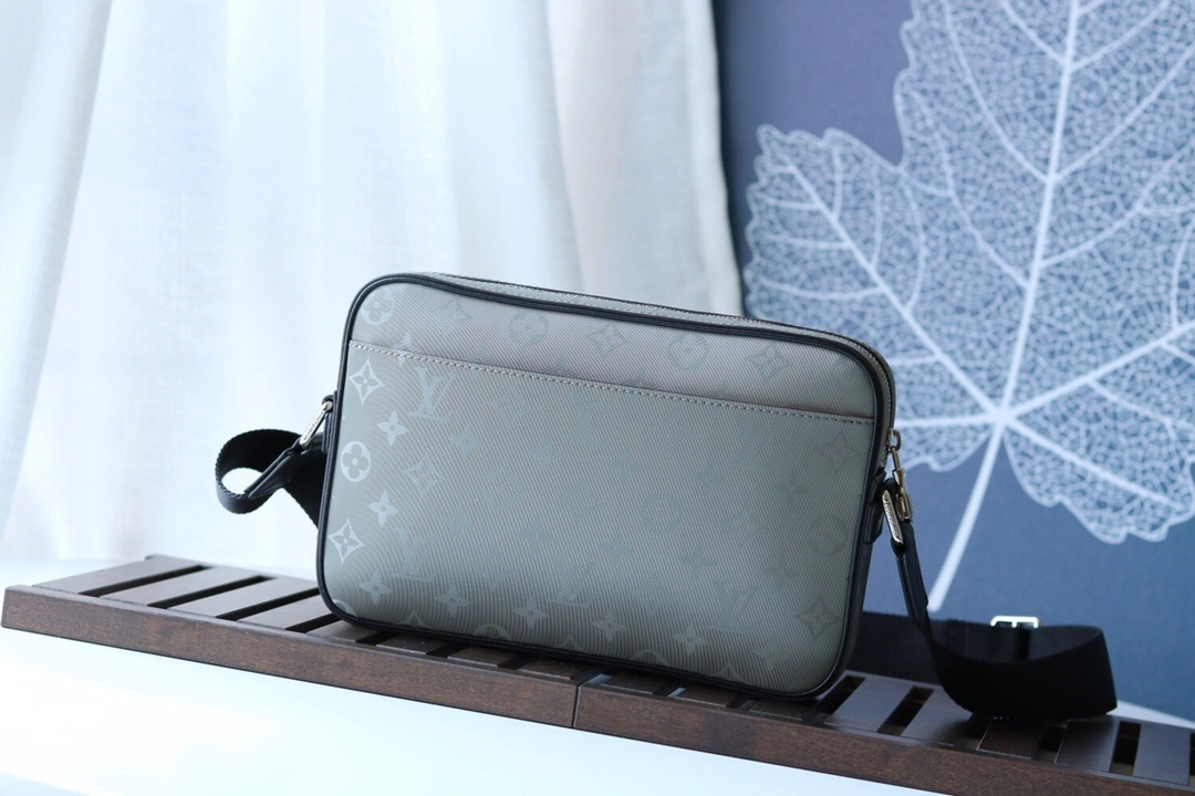 Sporty L*ouis V*uitton Top Bag 26x17x5CM 8642